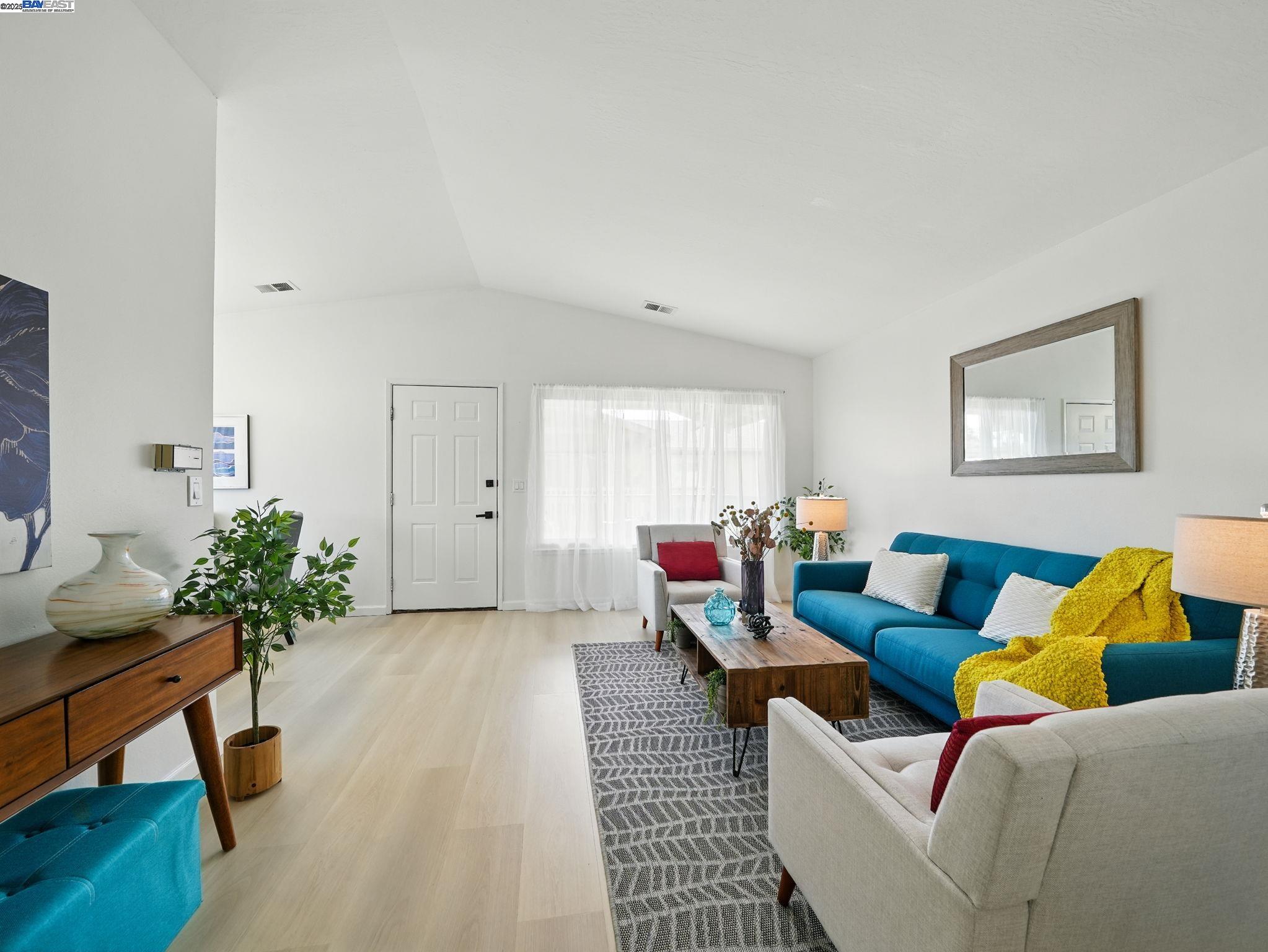 Detail Gallery Image 9 of 34 For 49 Paseo Grande #E,  San Lorenzo,  CA 94580 - 2 Beds | 1/1 Baths