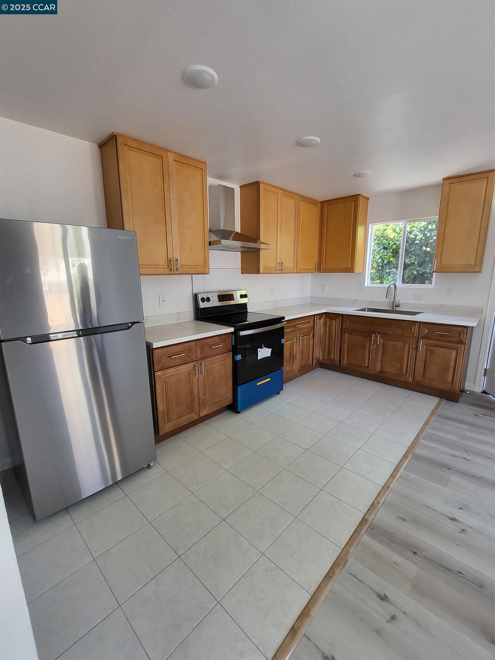 Detail Gallery Image 3 of 7 For 2811 Tulare Ave, Richmond,  CA 94804 - 2 Beds | 1 Baths