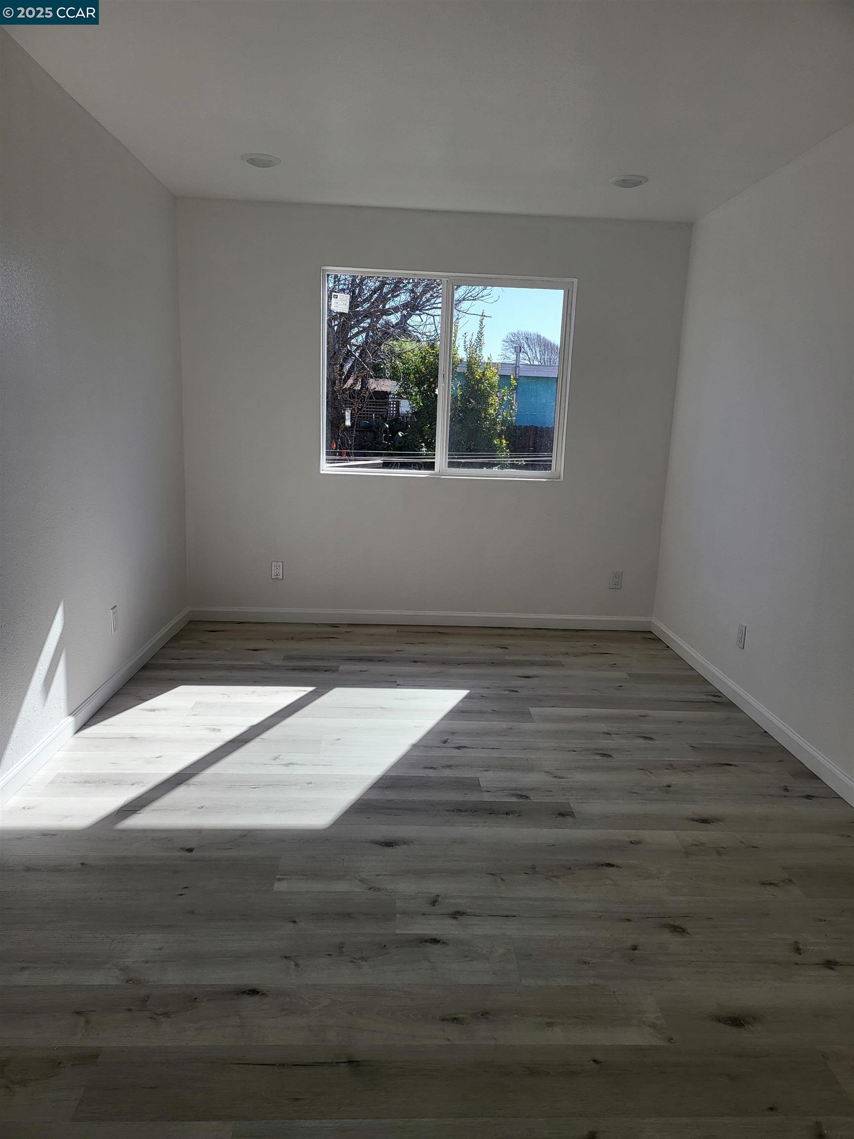 Detail Gallery Image 4 of 7 For 2811 Tulare Ave, Richmond,  CA 94804 - 2 Beds | 1 Baths