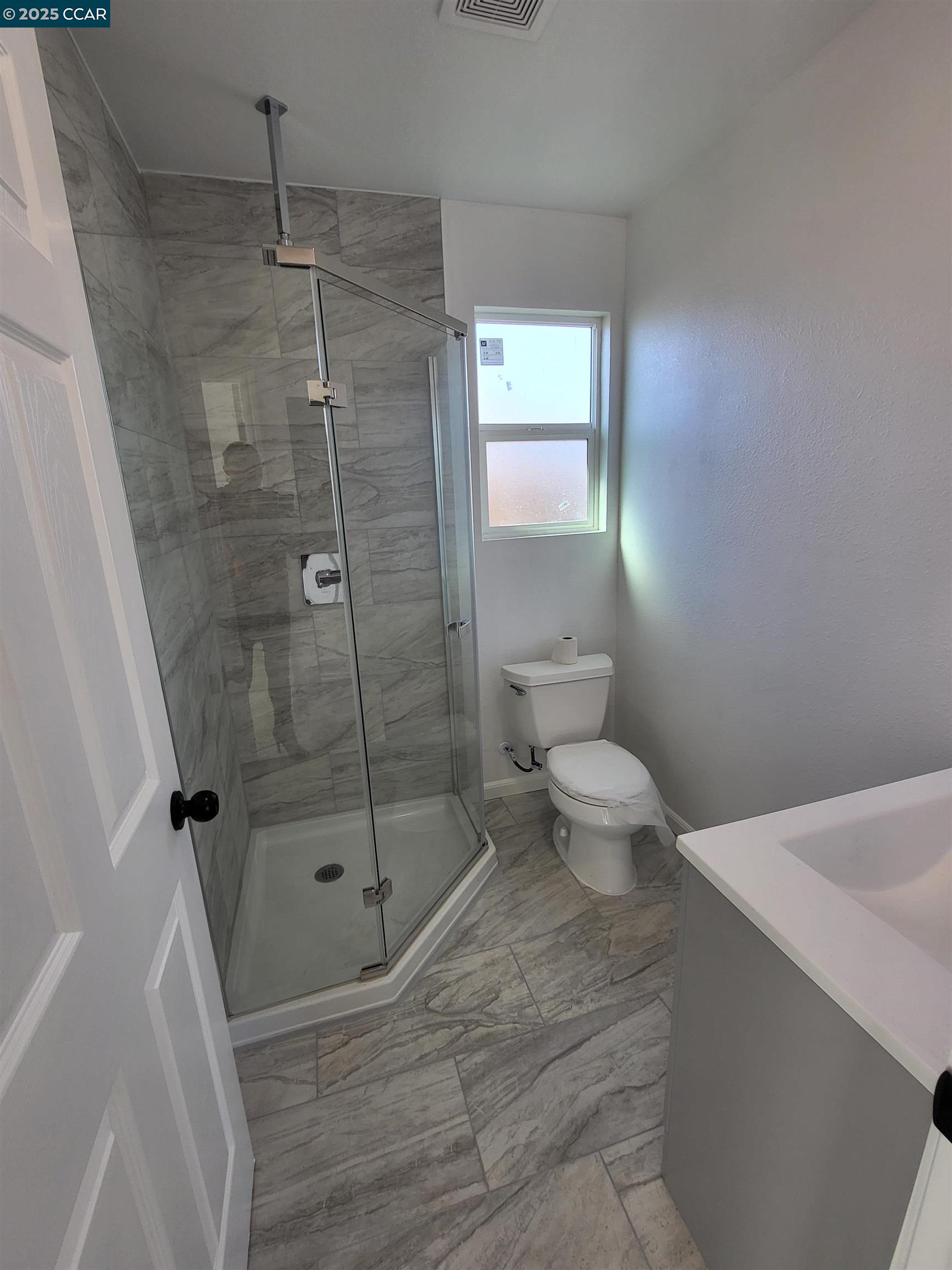 Detail Gallery Image 6 of 7 For 2811 Tulare Ave, Richmond,  CA 94804 - 2 Beds | 1 Baths