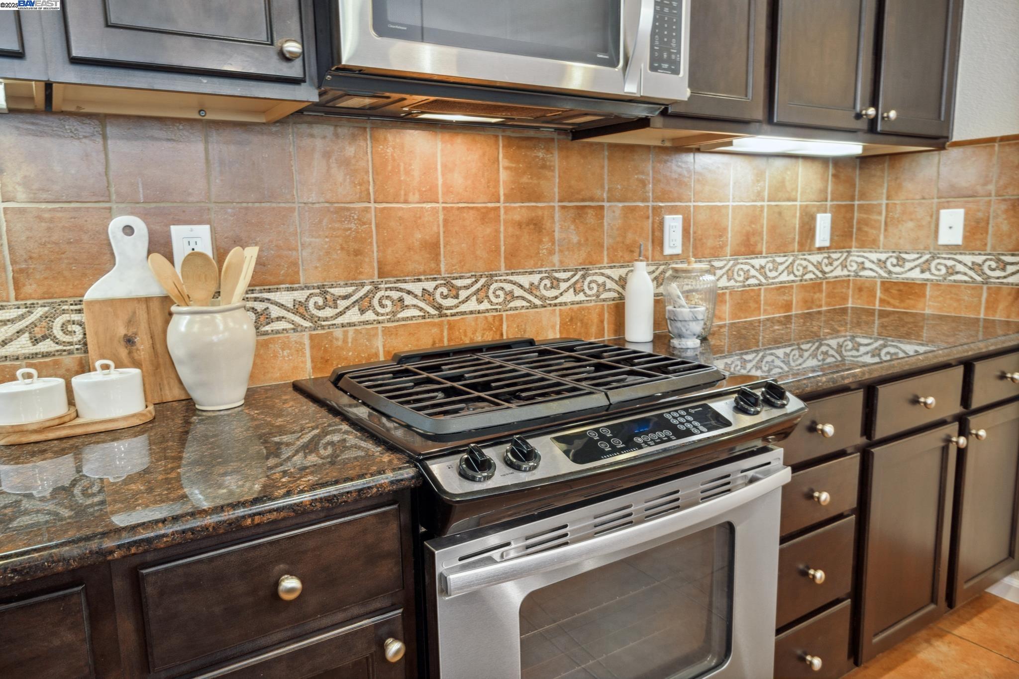 Detail Gallery Image 14 of 59 For 4737 Perugia St, Dublin,  CA 94568 - 2 Beds | 2/1 Baths
