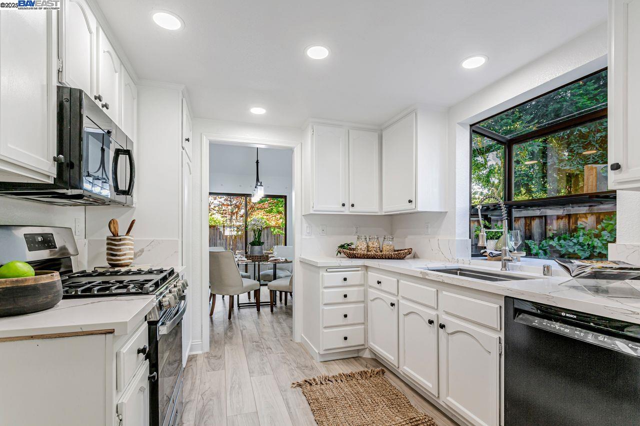 Detail Gallery Image 12 of 39 For 1235 Sunshine Cir, Danville,  CA 94506 - 2 Beds | 2 Baths