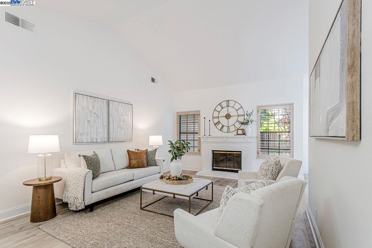 Detail Gallery Image 4 of 39 For 1235 Sunshine Cir, Danville,  CA 94506 - 2 Beds | 2 Baths
