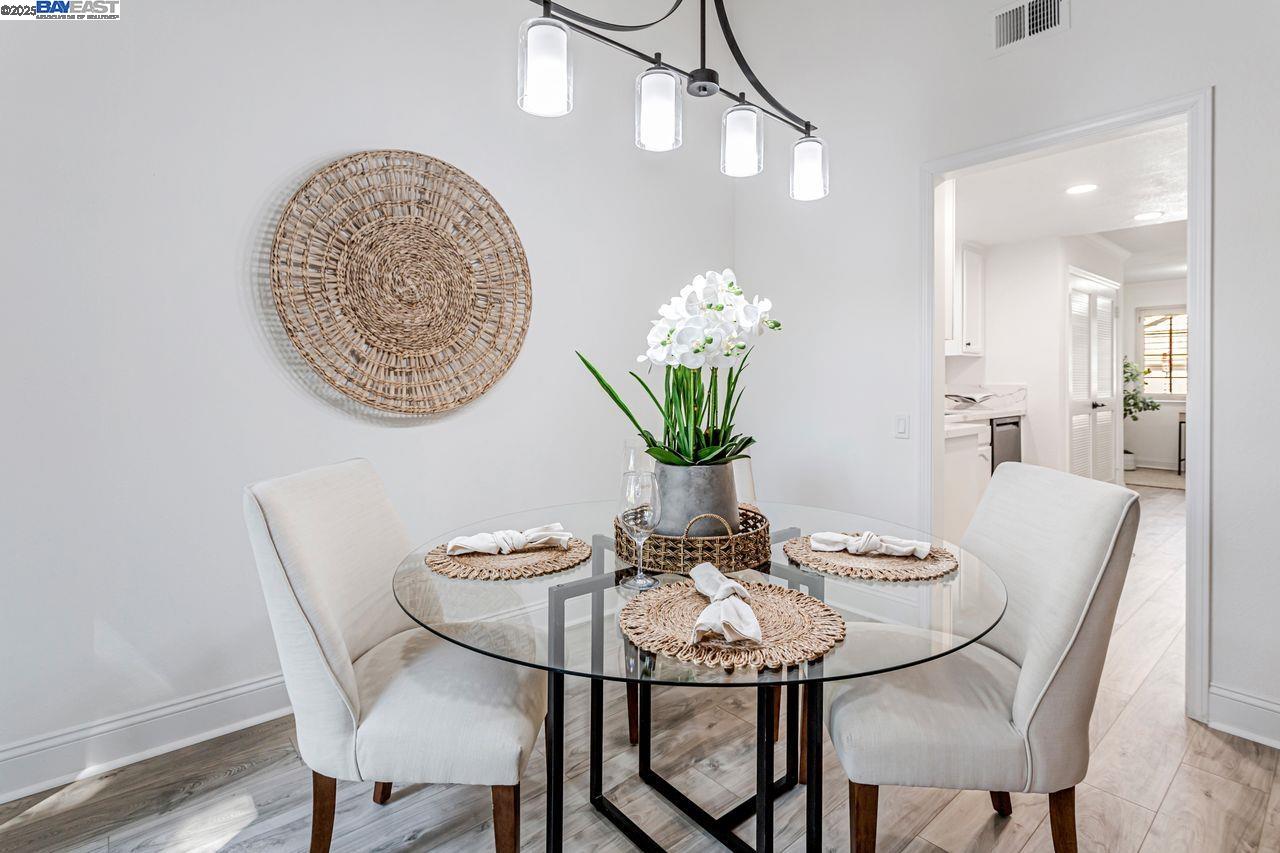 Detail Gallery Image 8 of 39 For 1235 Sunshine Cir, Danville,  CA 94506 - 2 Beds | 2 Baths