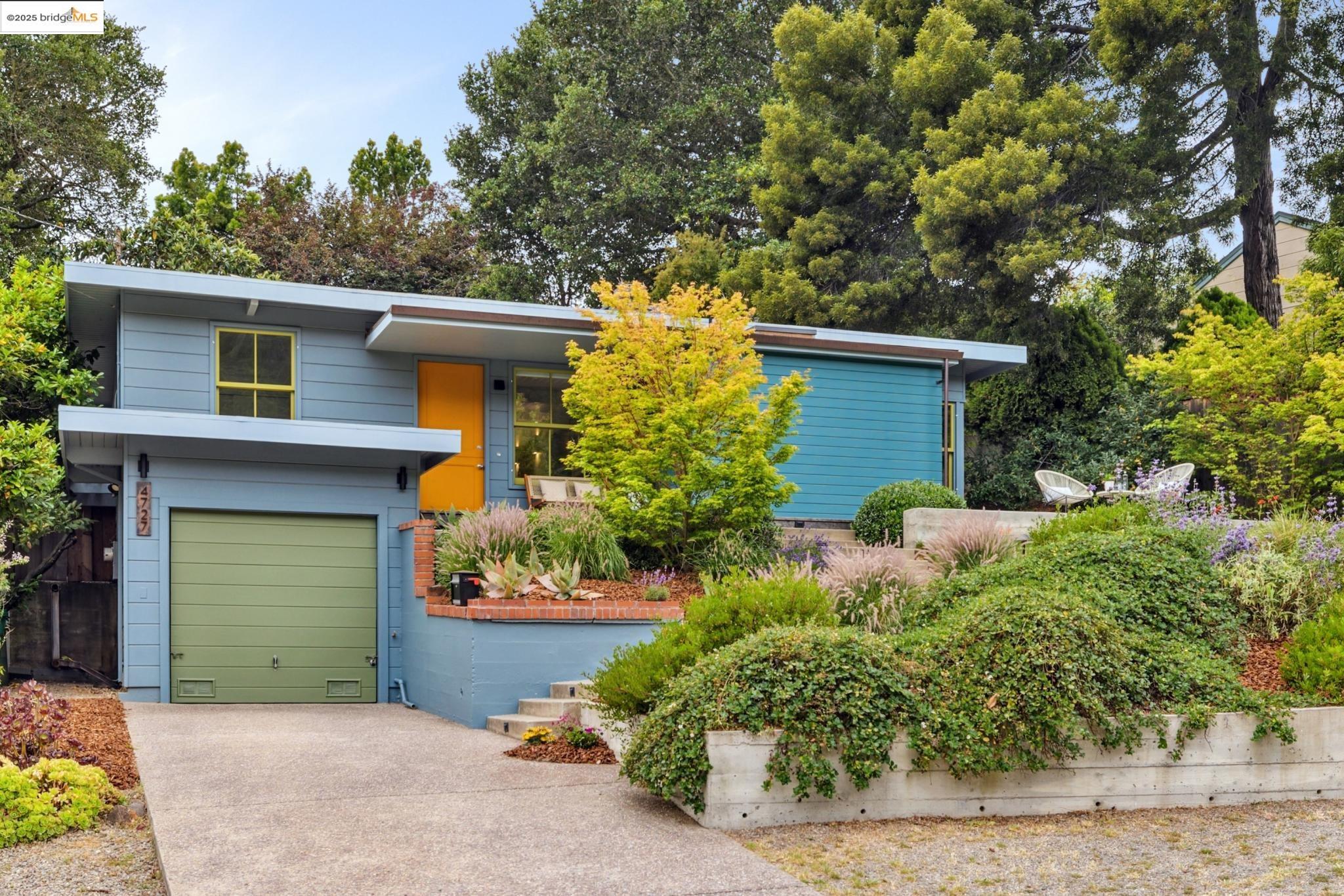 Detail Gallery Image 1 of 1 For 4727 Mountain Blvd, Oakland,  CA 94619 - 3 Beds | 2 Baths