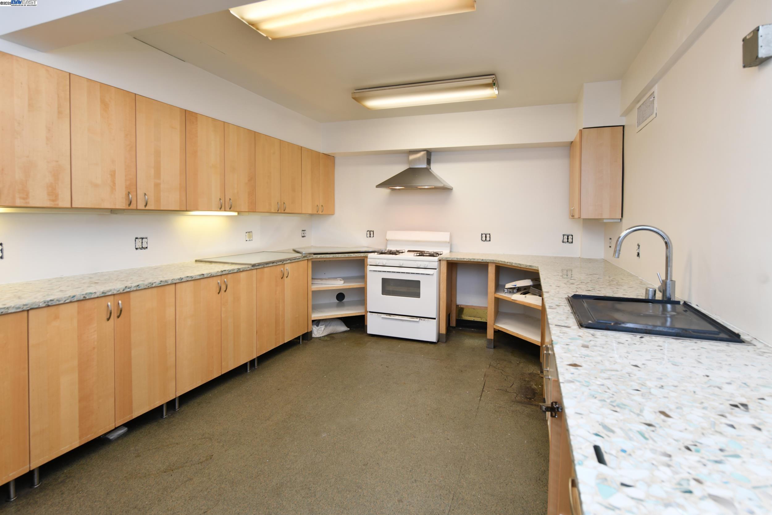 Detail Gallery Image 22 of 46 For 2320 Channing Way, Berkeley,  CA 94704 - – Beds | – Baths