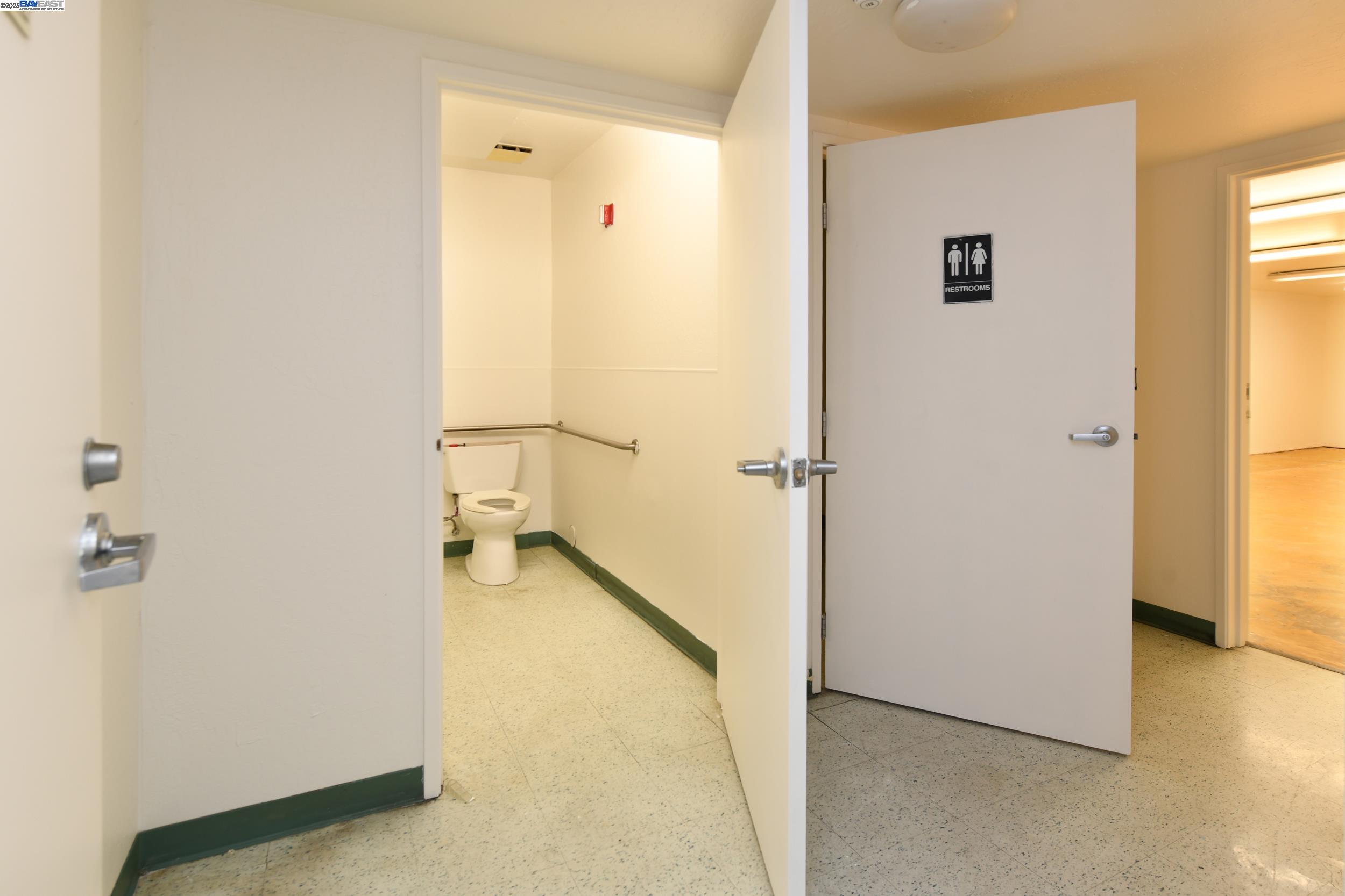 2320 Channing Way, Berkeley, California 94704, ,Commercial Lease,For Rent,2320 Channing Way,41101146