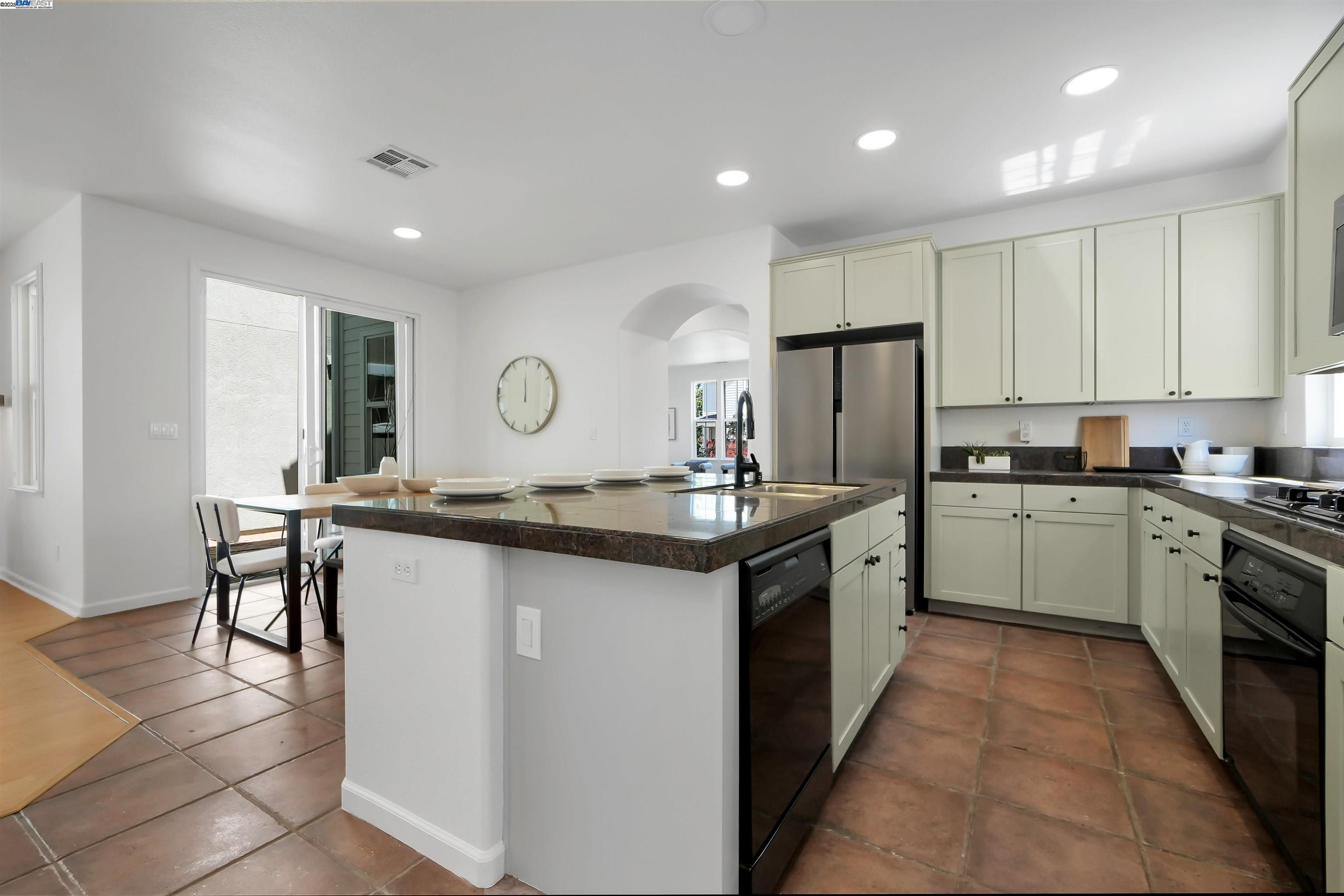 Detail Gallery Image 18 of 59 For 1165 Cottage Ln, Hercules,  CA 94547-2703 - 3 Beds | 3 Baths