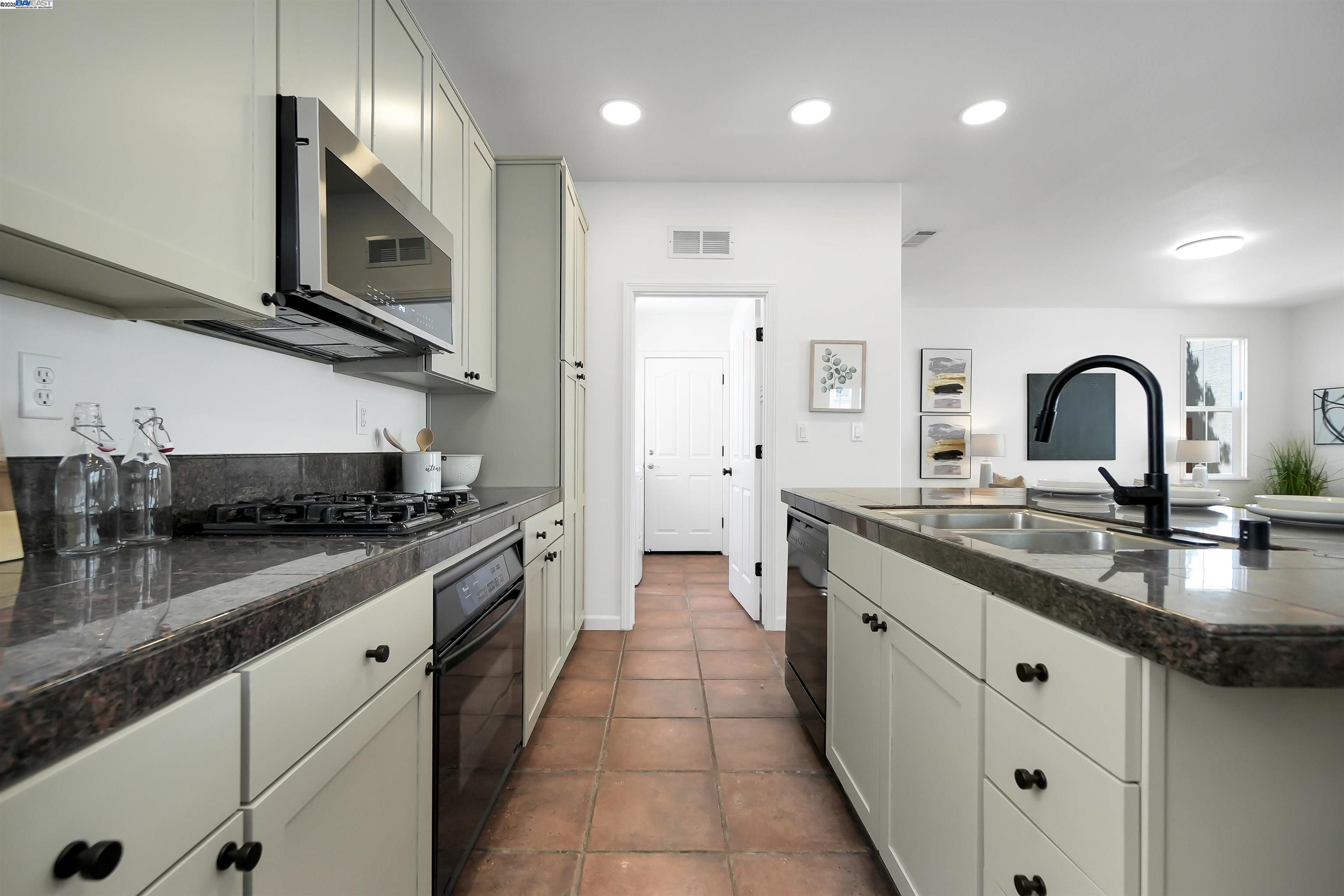 Detail Gallery Image 3 of 59 For 1165 Cottage Ln, Hercules,  CA 94547-2703 - 3 Beds | 3 Baths