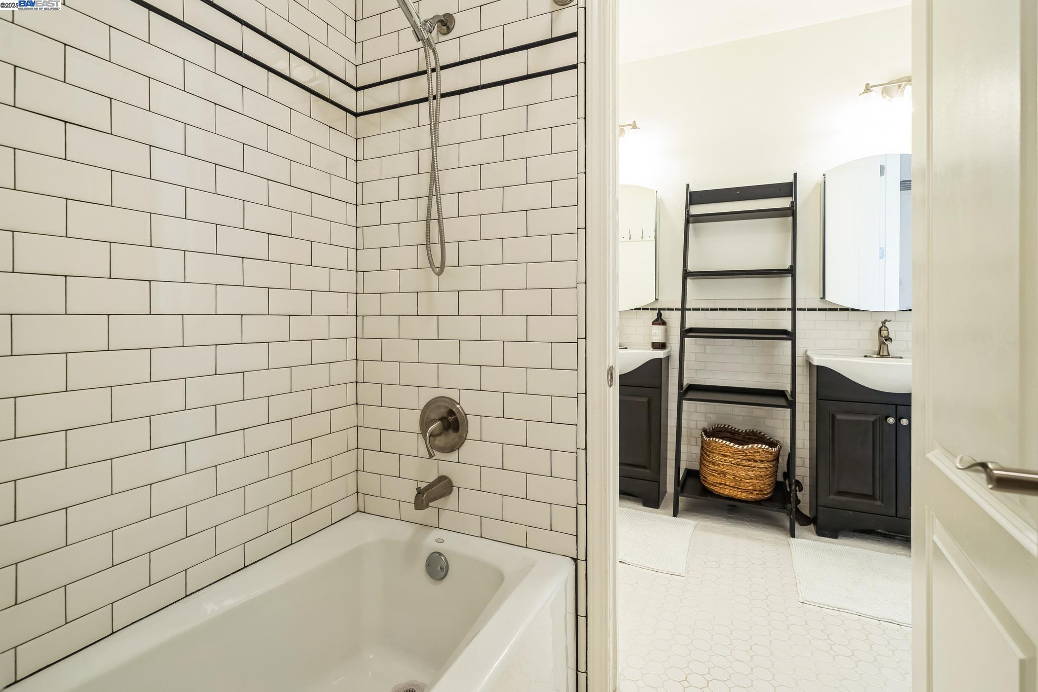Photo #9: 41101158 Listing: Photo #9
