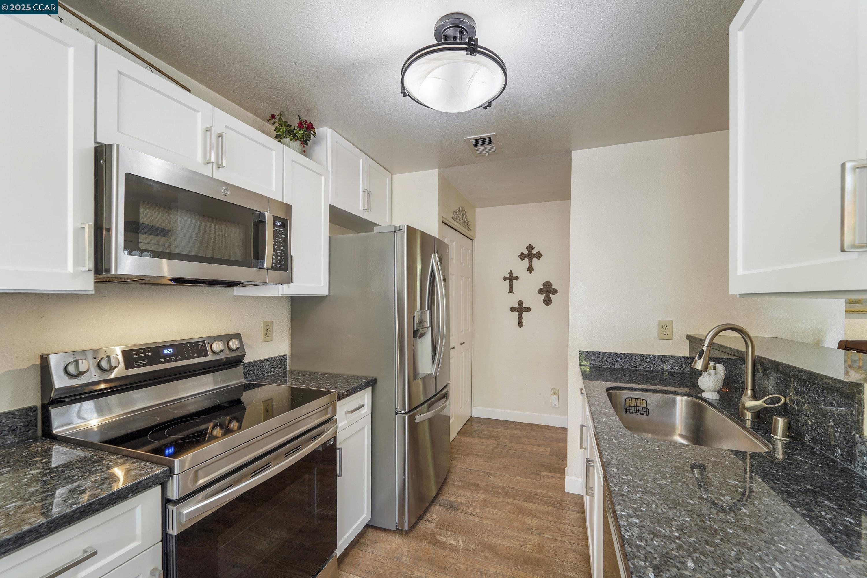 Photo #12: 41101159 Listing: Photo #12