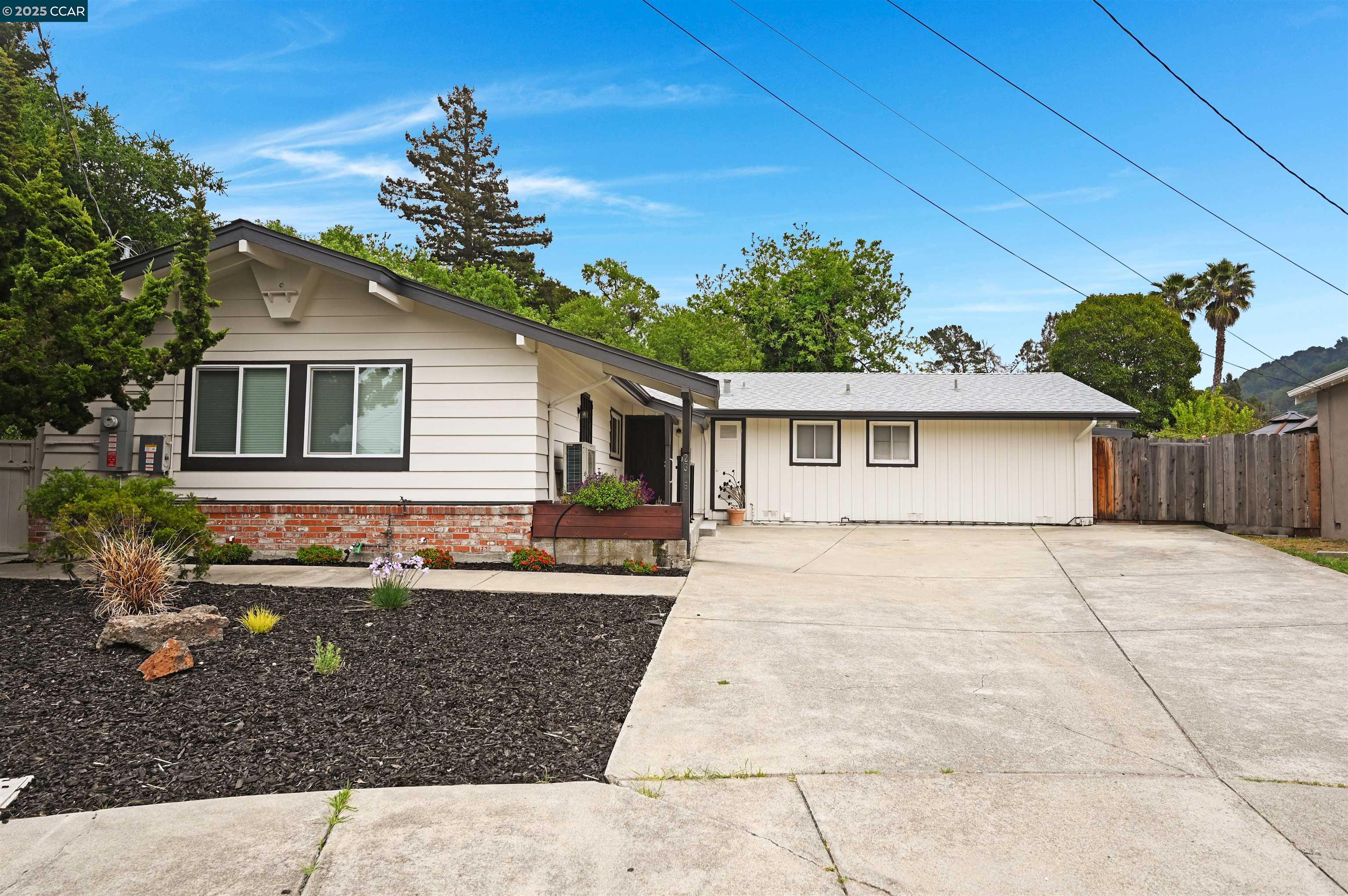 Detail Gallery Image 2 of 45 For 2326 Estrella Ct, Pinole,  CA 94564 - – Beds | – Baths