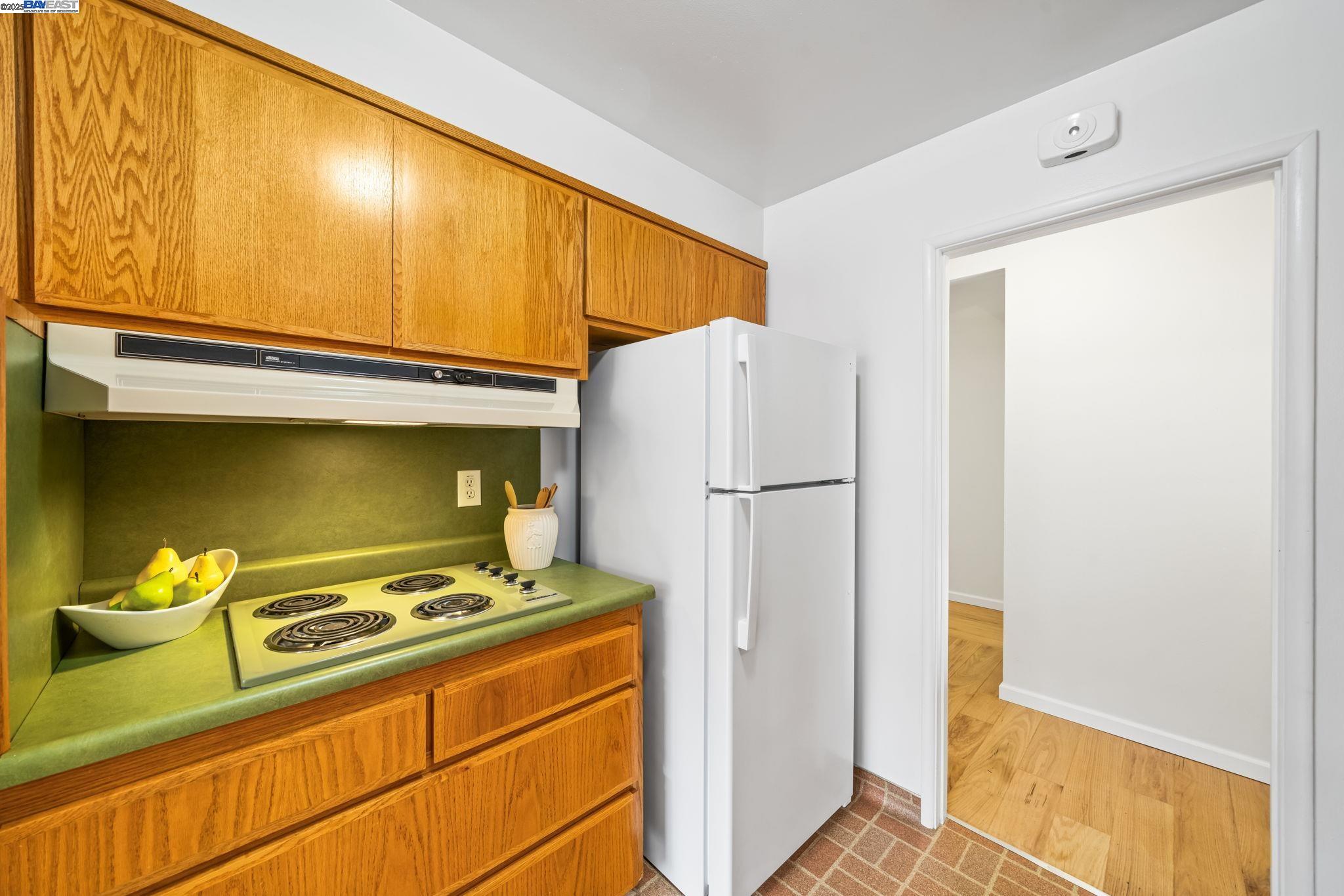 Detail Gallery Image 12 of 27 For 2131 via Murietta, San Lorenzo,  CA 94580 - 3 Beds | 2 Baths