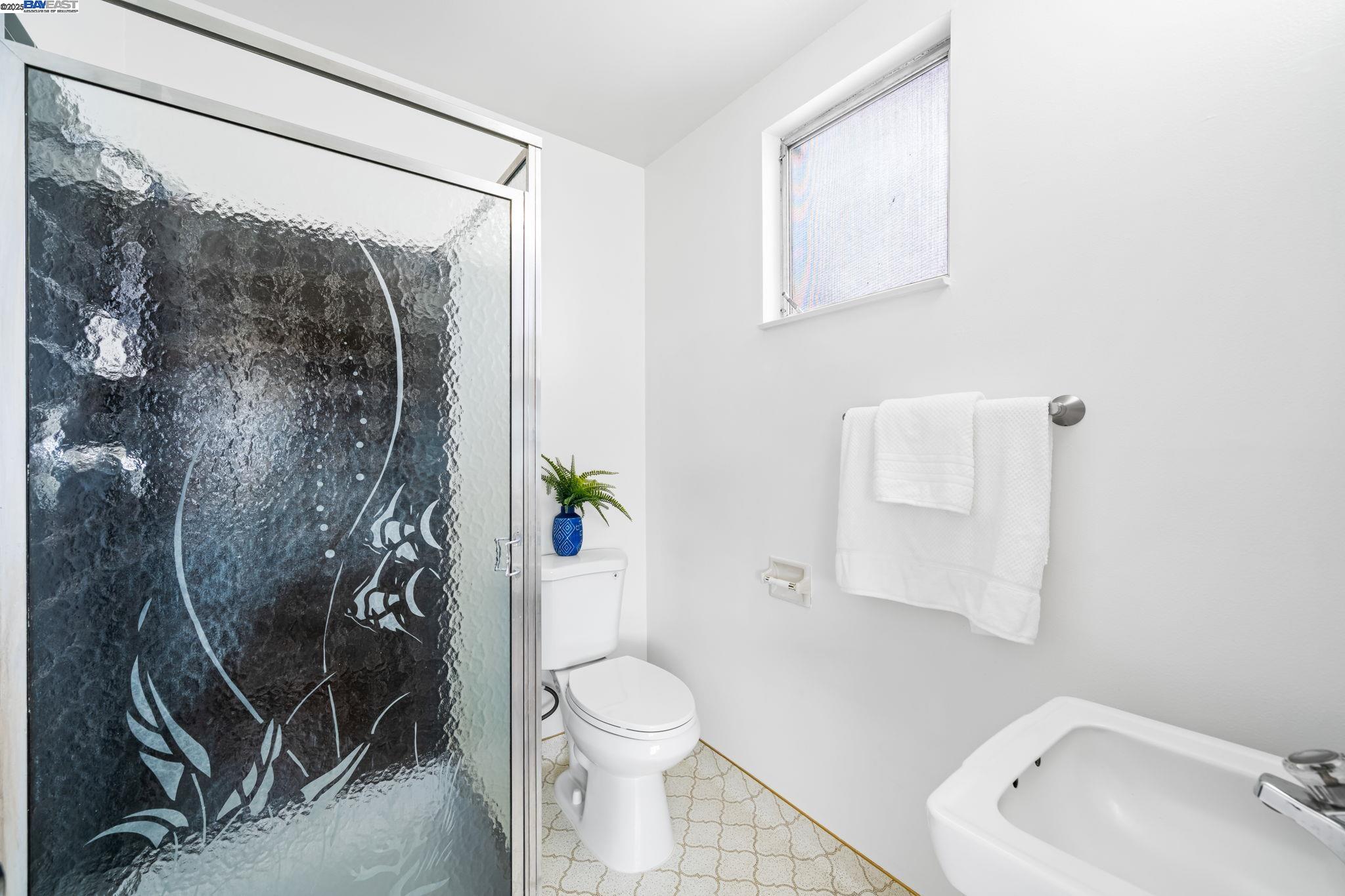 Detail Gallery Image 17 of 27 For 2131 via Murietta, San Lorenzo,  CA 94580 - 3 Beds | 2 Baths
