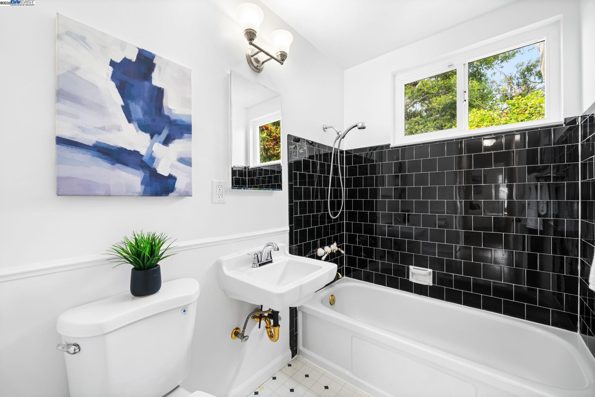 Detail Gallery Image 20 of 27 For 2131 via Murietta, San Lorenzo,  CA 94580 - 3 Beds | 2 Baths