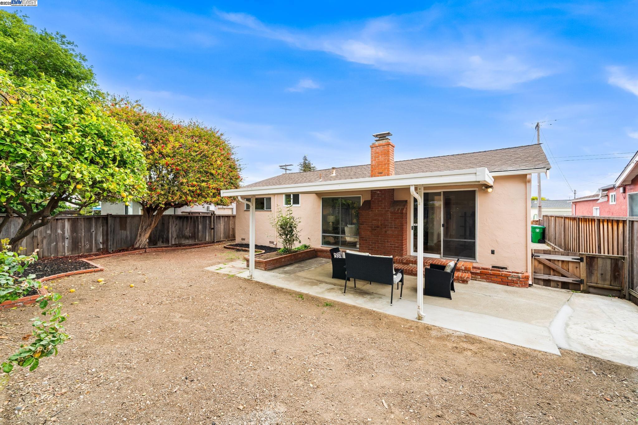 Detail Gallery Image 23 of 27 For 2131 via Murietta, San Lorenzo,  CA 94580 - 3 Beds | 2 Baths