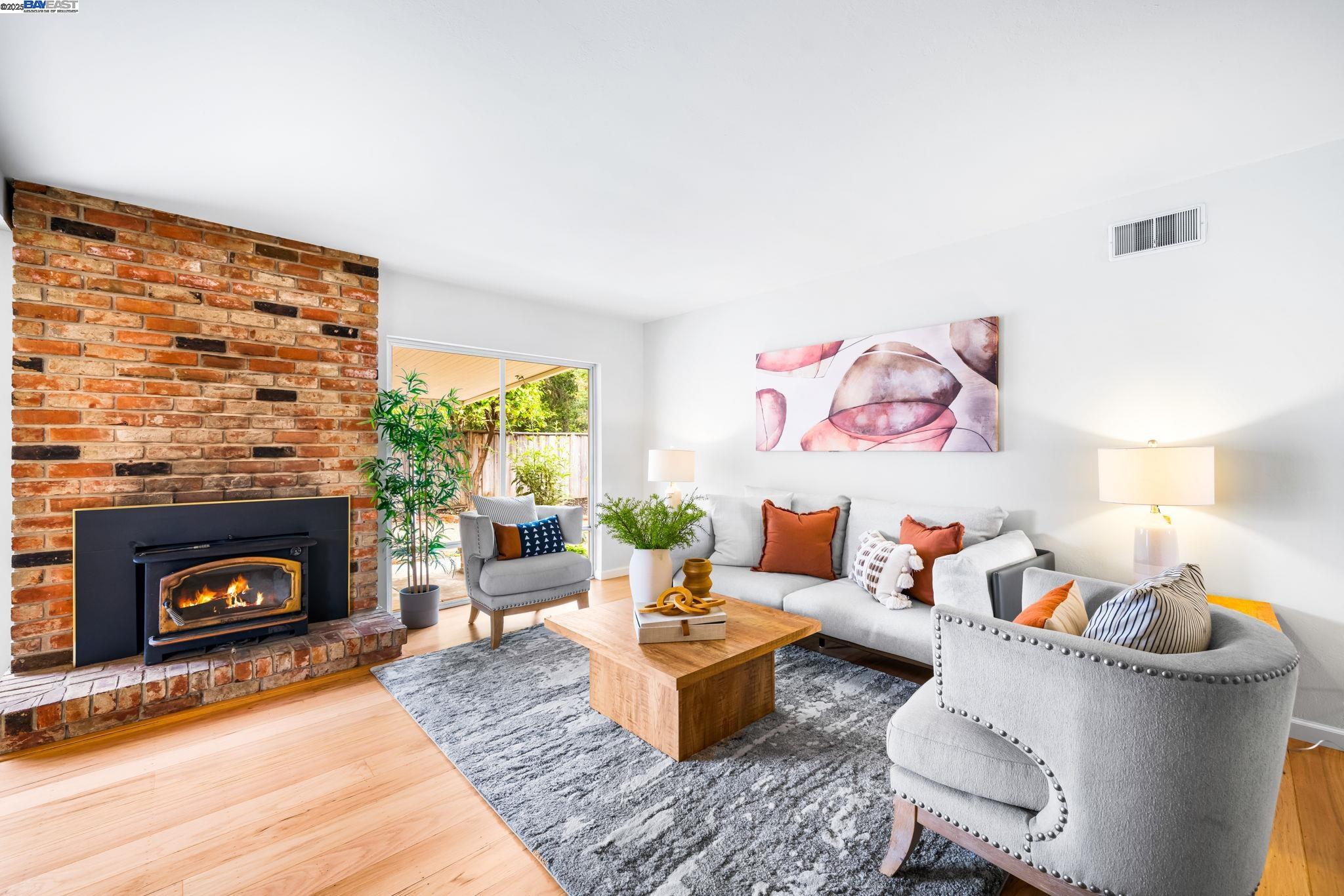 Detail Gallery Image 4 of 27 For 2131 via Murietta, San Lorenzo,  CA 94580 - 3 Beds | 2 Baths