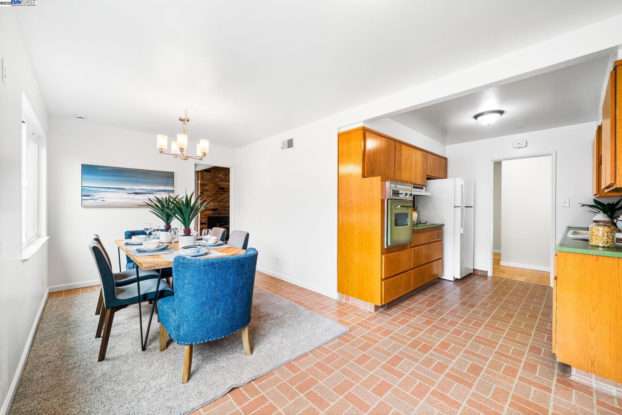 Detail Gallery Image 8 of 27 For 2131 via Murietta, San Lorenzo,  CA 94580 - 3 Beds | 2 Baths