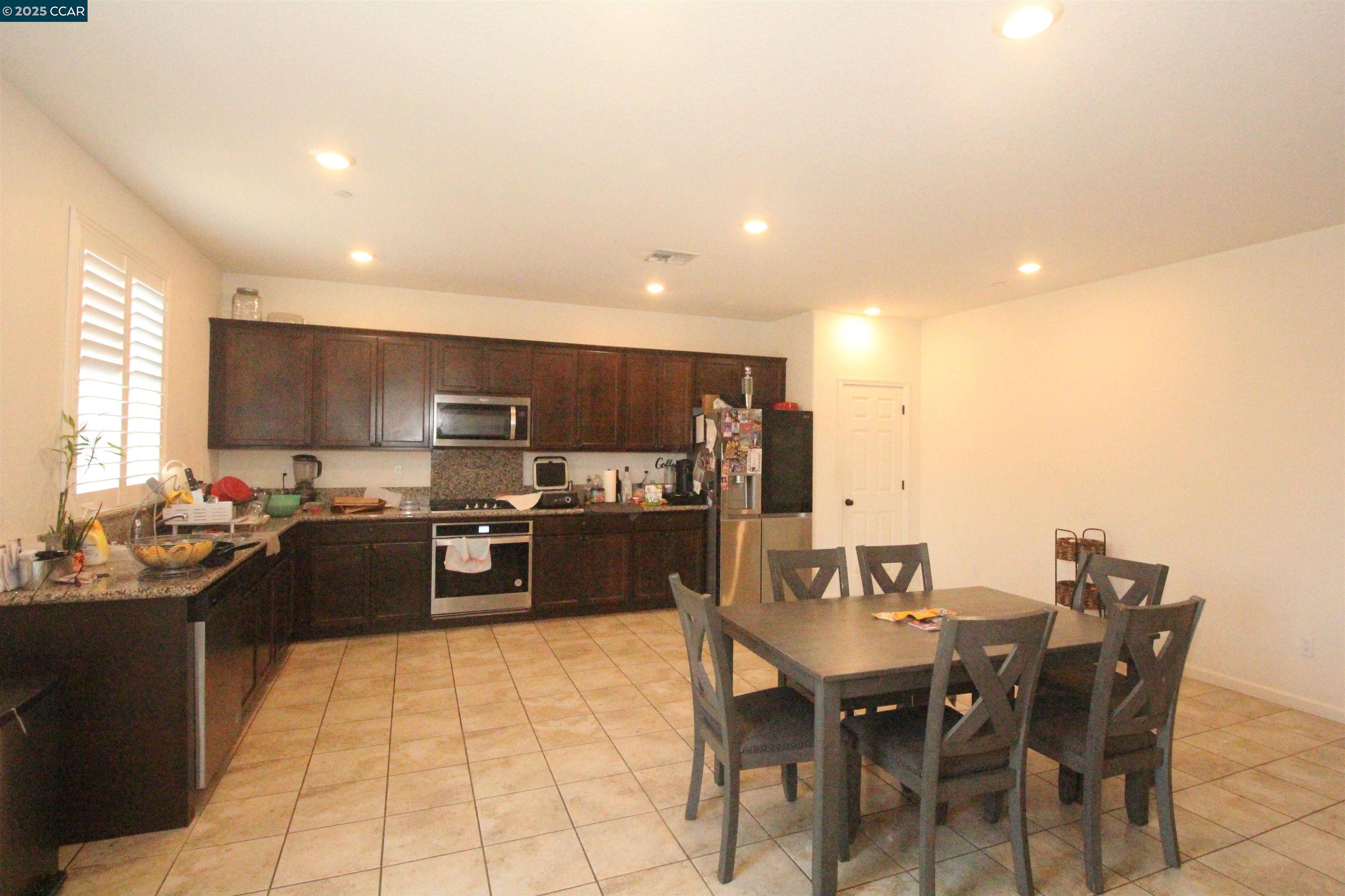 Detail Gallery Image 3 of 12 For 474 Central Pacific St., Lathrop,  CA 95330-8354 - 4 Beds | 2 Baths