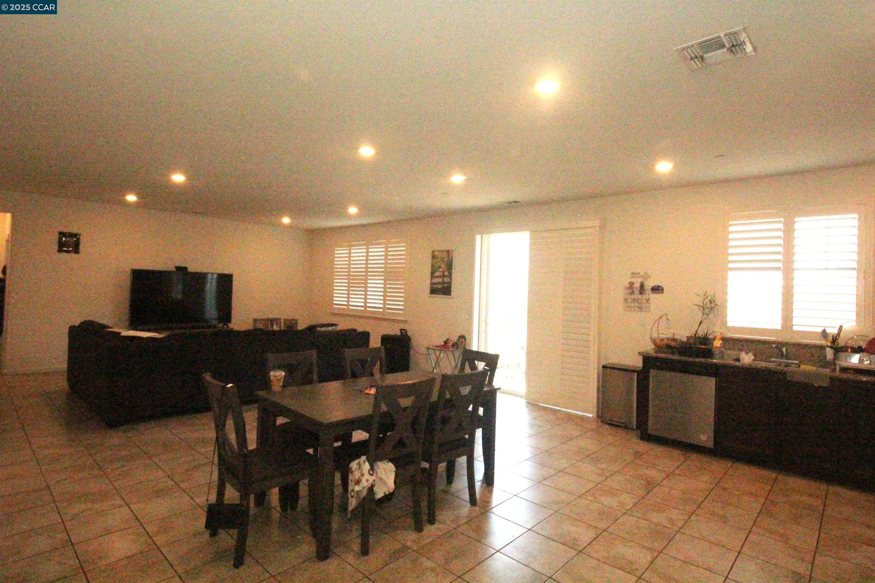Detail Gallery Image 5 of 12 For 474 Central Pacific St., Lathrop,  CA 95330-8354 - 4 Beds | 2 Baths