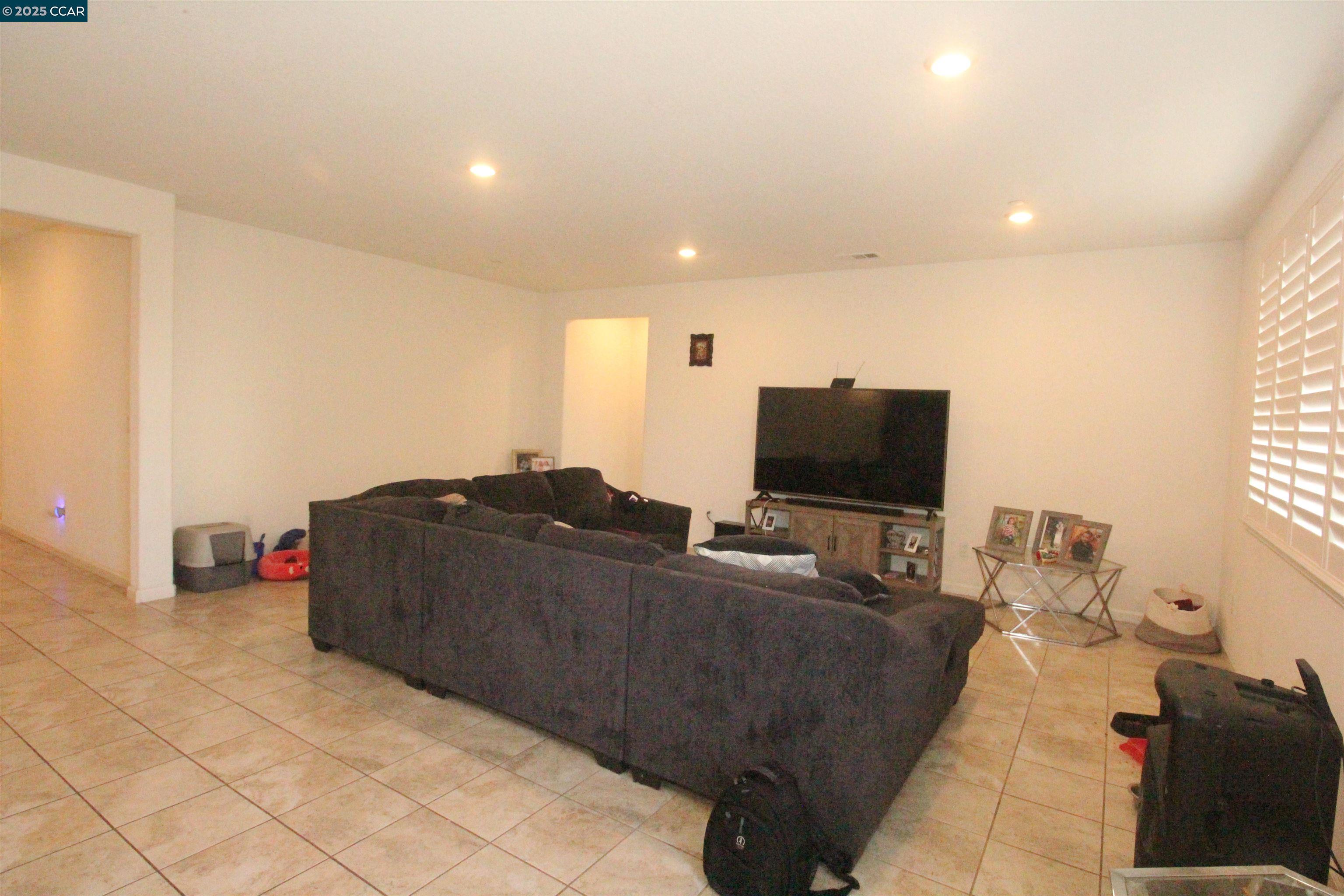Detail Gallery Image 6 of 12 For 474 Central Pacific St., Lathrop,  CA 95330-8354 - 4 Beds | 2 Baths