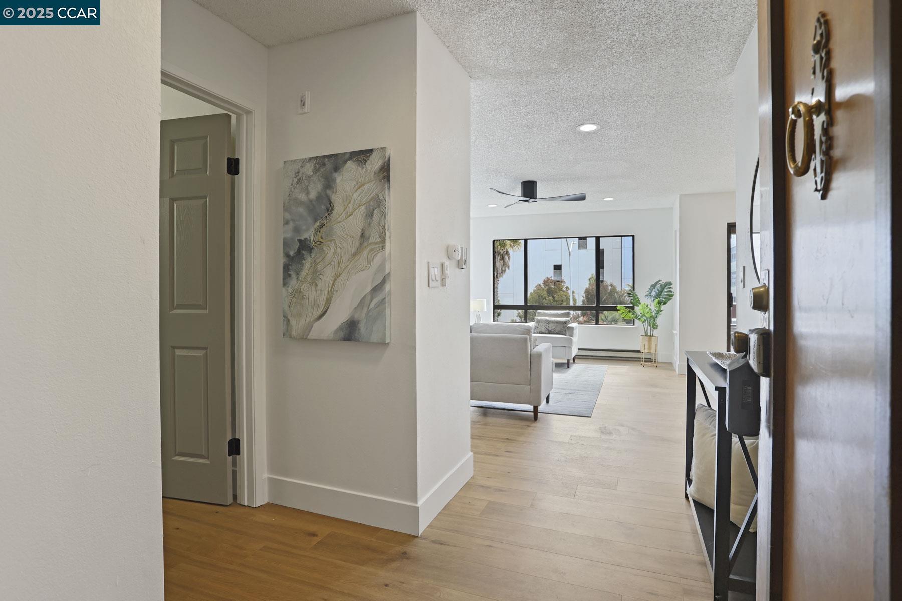 Detail Gallery Image 2 of 31 For 490 Mariners Island Blvd. #211,  San Mateo,  CA 94404 - 1 Beds | 1 Baths