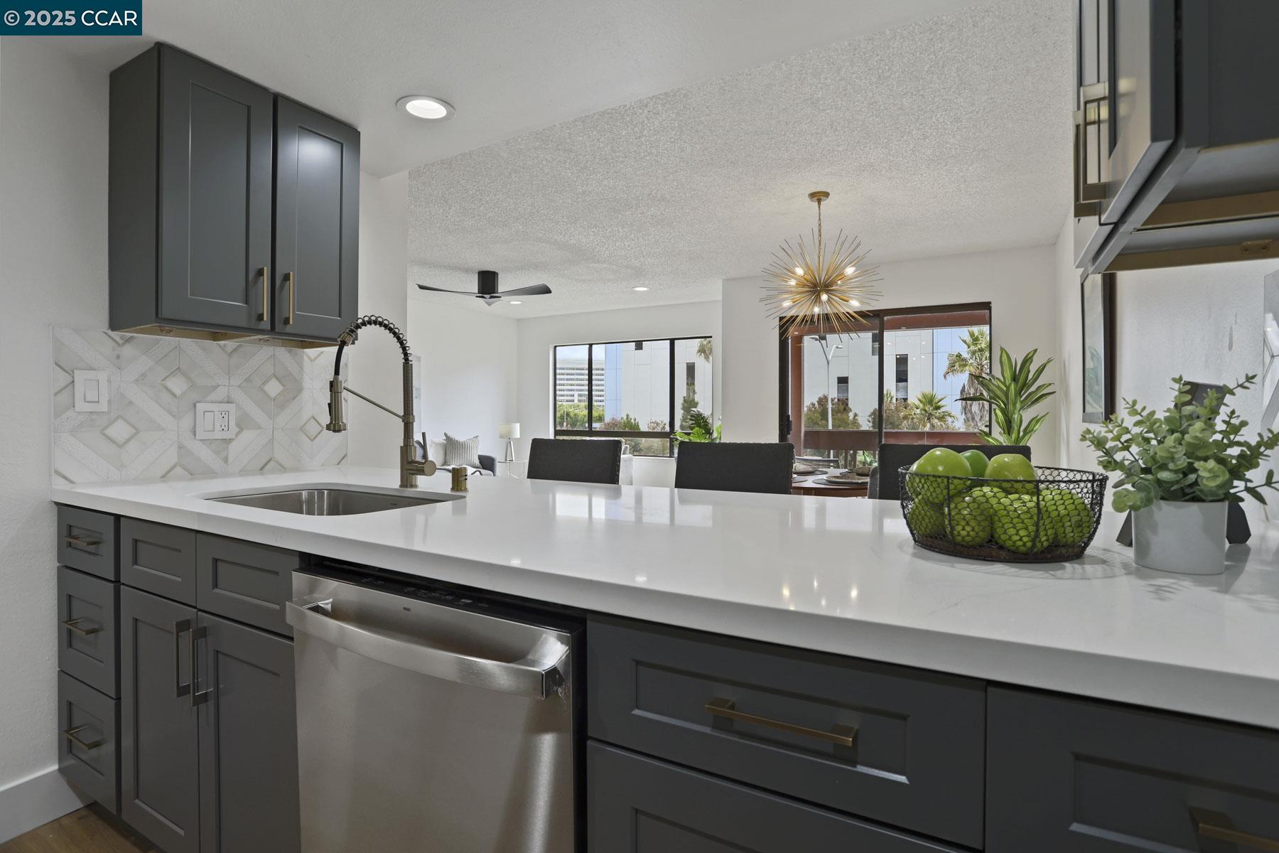 Detail Gallery Image 5 of 31 For 490 Mariners Island Blvd. #211,  San Mateo,  CA 94404 - 1 Beds | 1 Baths