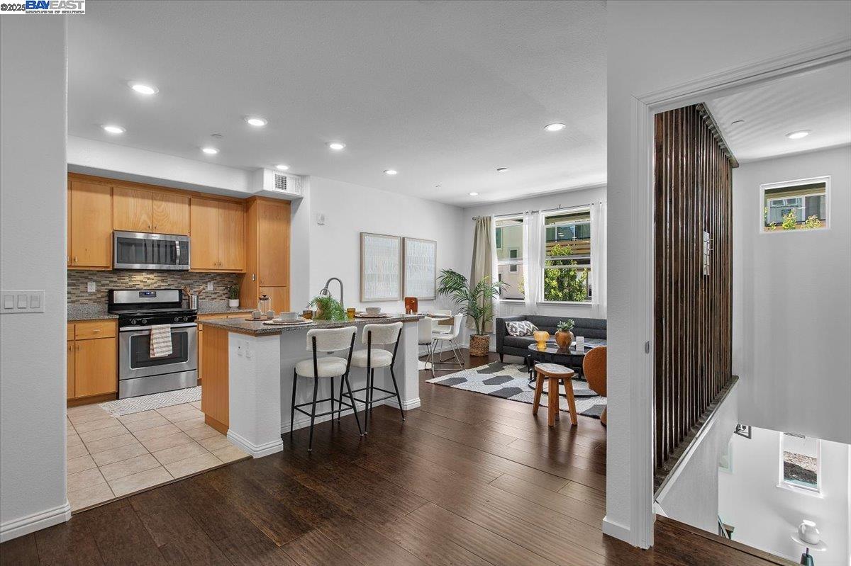 Detail Gallery Image 3 of 22 For 2071 Mahuron Cir, San Jose,  CA 95133 - 3 Beds | 2 Baths