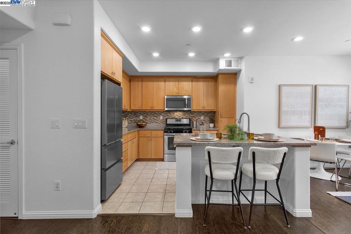 Detail Gallery Image 6 of 22 For 2071 Mahuron Cir, San Jose,  CA 95133 - 3 Beds | 2 Baths