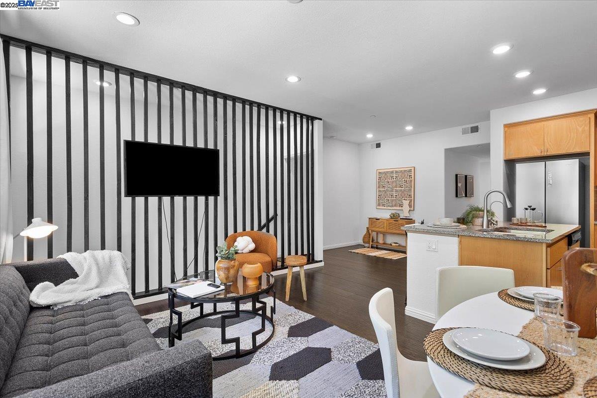 Detail Gallery Image 8 of 22 For 2071 Mahuron Cir, San Jose,  CA 95133 - 3 Beds | 2 Baths