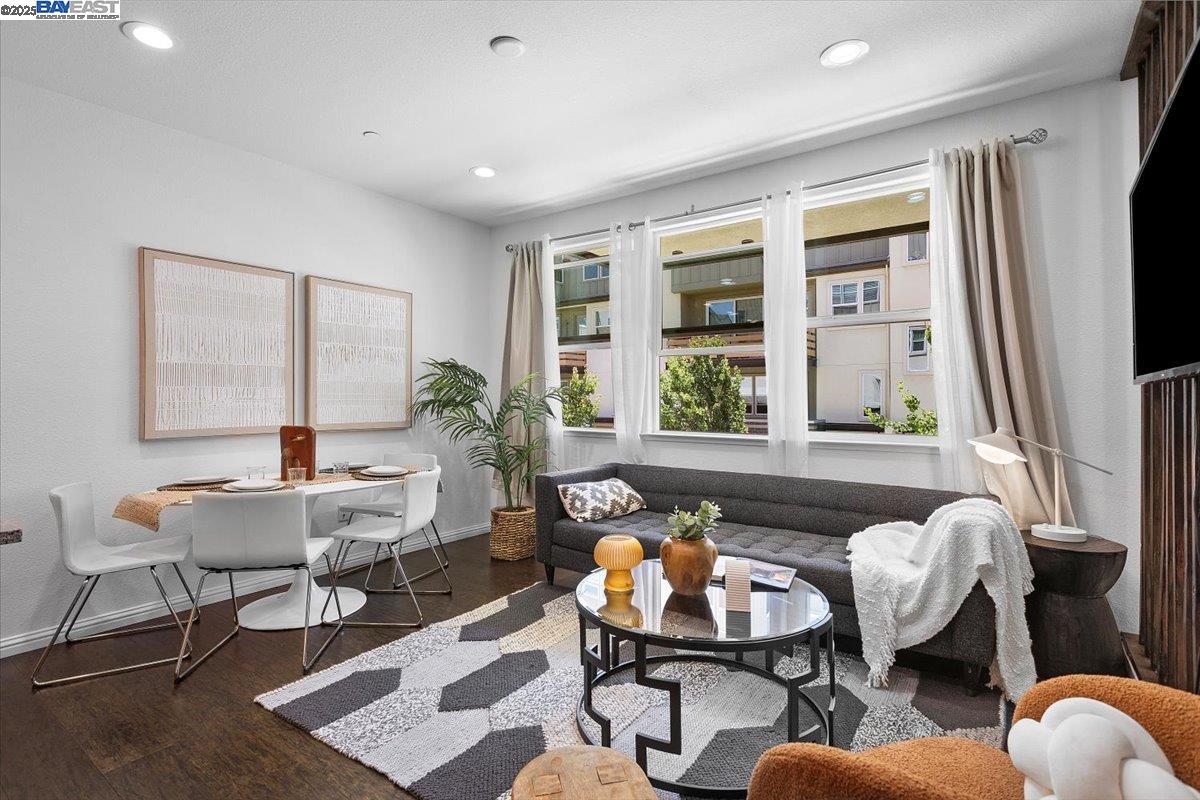 Detail Gallery Image 9 of 22 For 2071 Mahuron Cir, San Jose,  CA 95133 - 3 Beds | 2 Baths