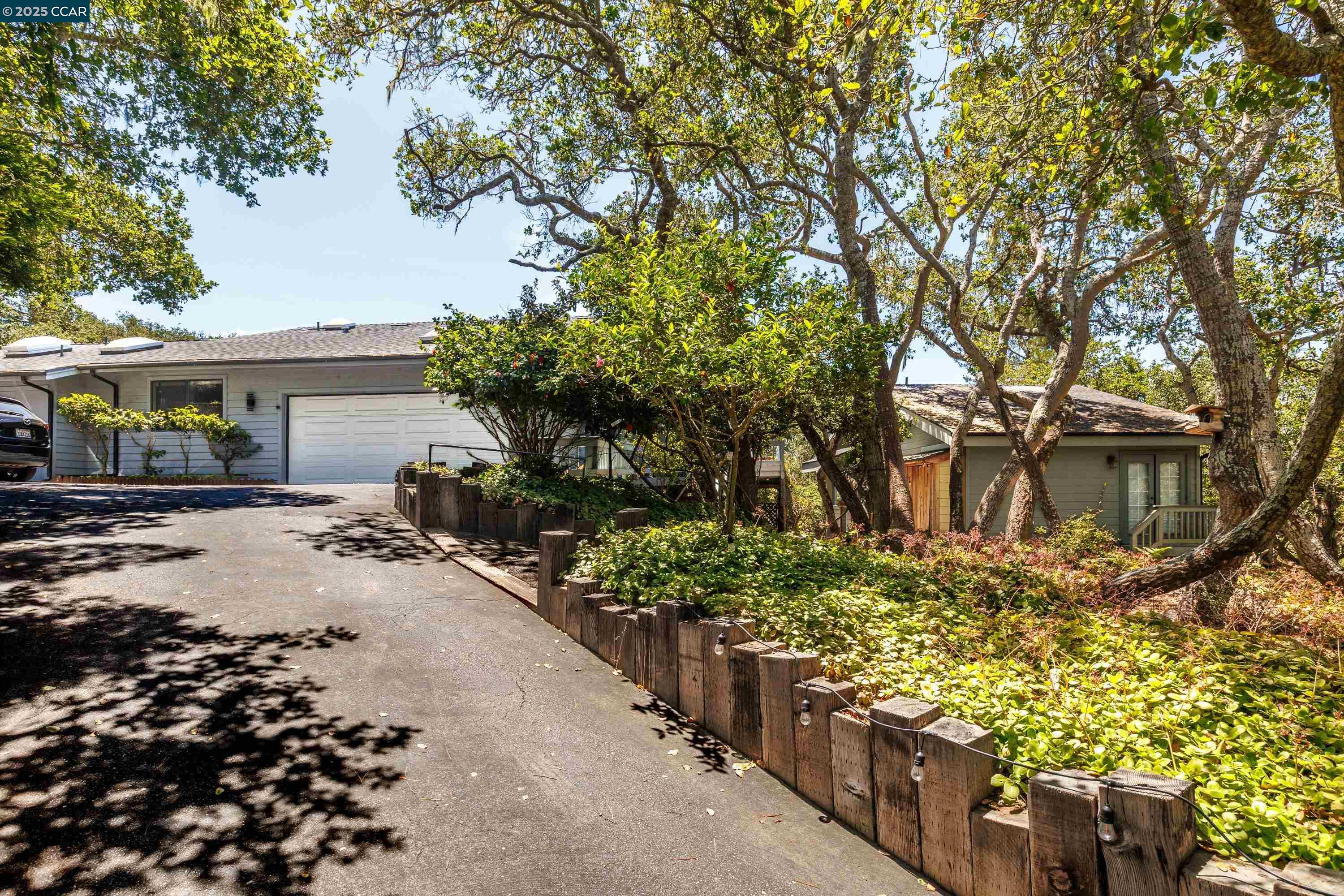 Detail Gallery Image 1 of 1 For 2640 Ernest Pl, Cambria,  CA 93428 - 3 Beds | 3 Baths