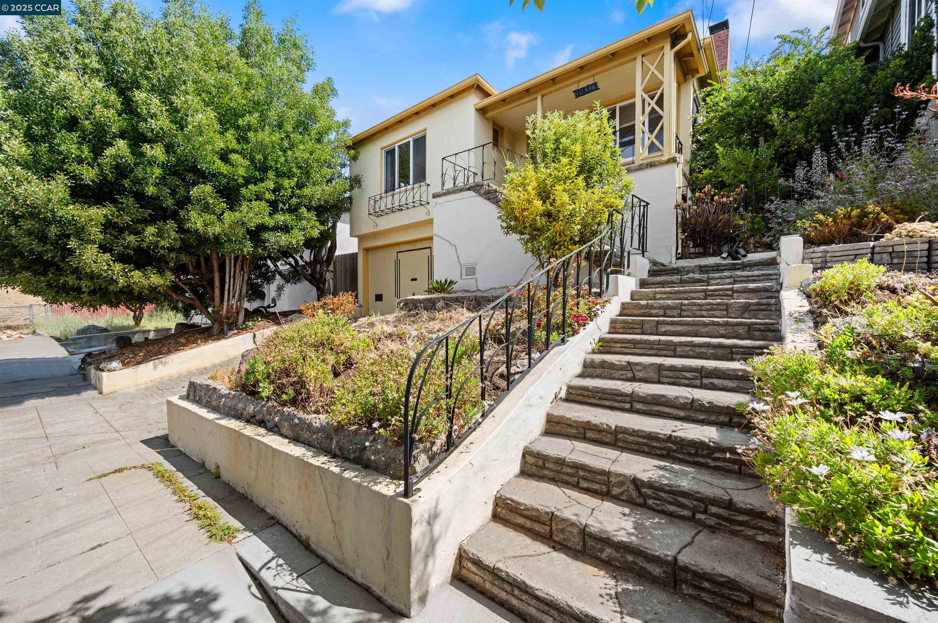 Detail Gallery Image 1 of 1 For 10536 Sheldon St, Oakland,  CA 94605 - 5 Beds | 2 Baths