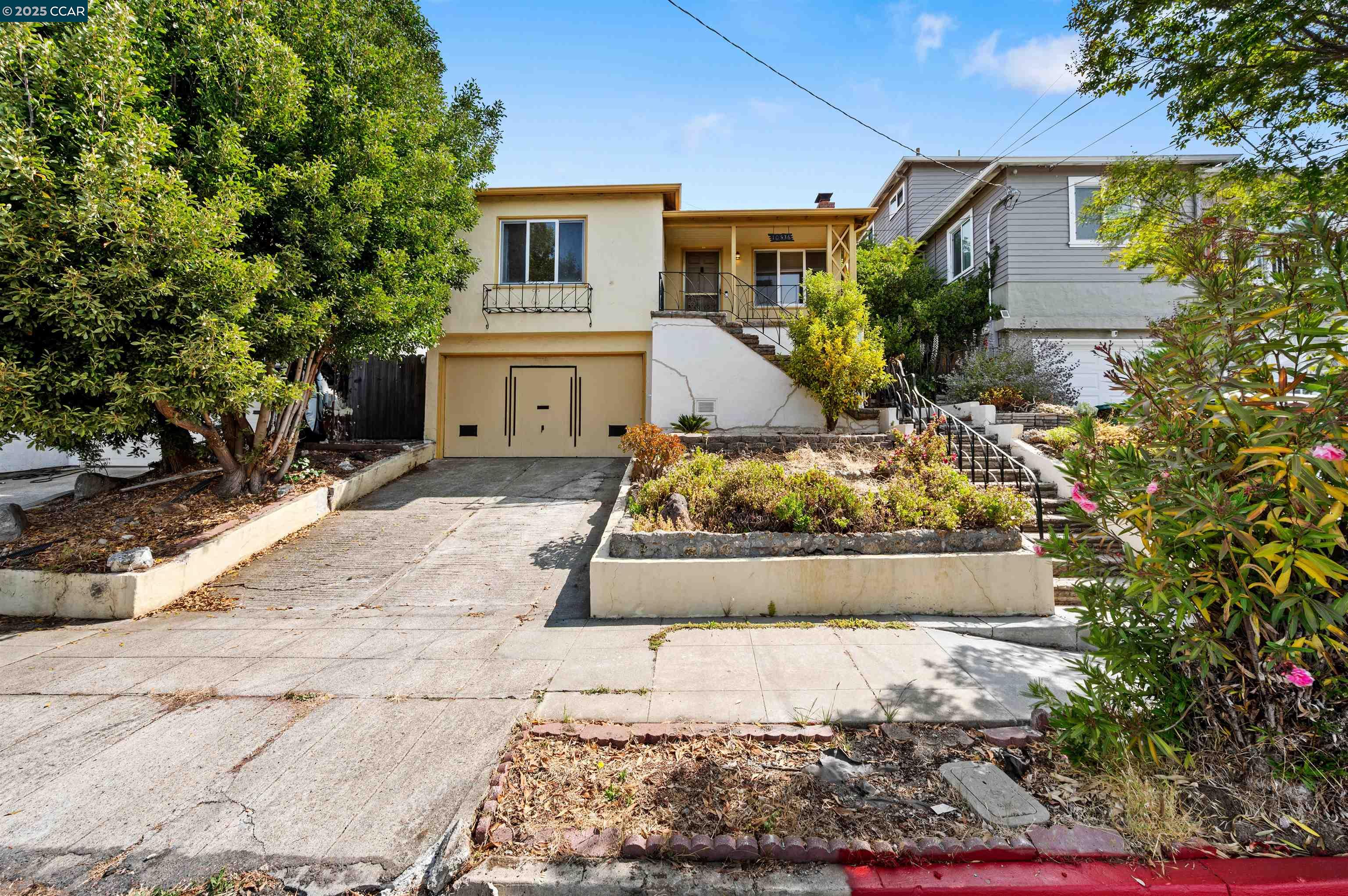 Detail Gallery Image 2 of 35 For 10536 Sheldon St, Oakland,  CA 94605 - 5 Beds | 2 Baths