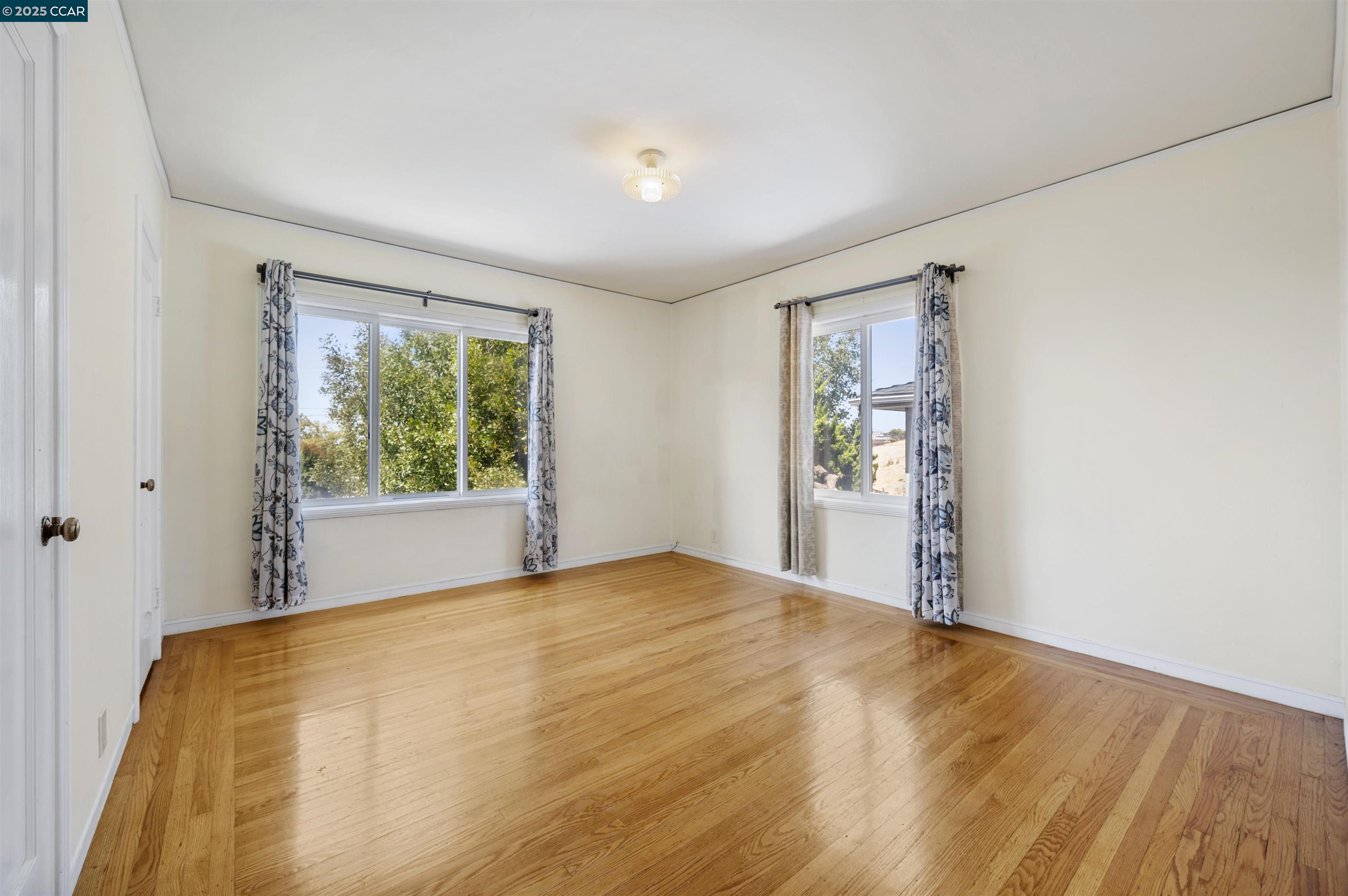 Detail Gallery Image 14 of 35 For 10536 Sheldon St, Oakland,  CA 94605 - 5 Beds | 2 Baths
