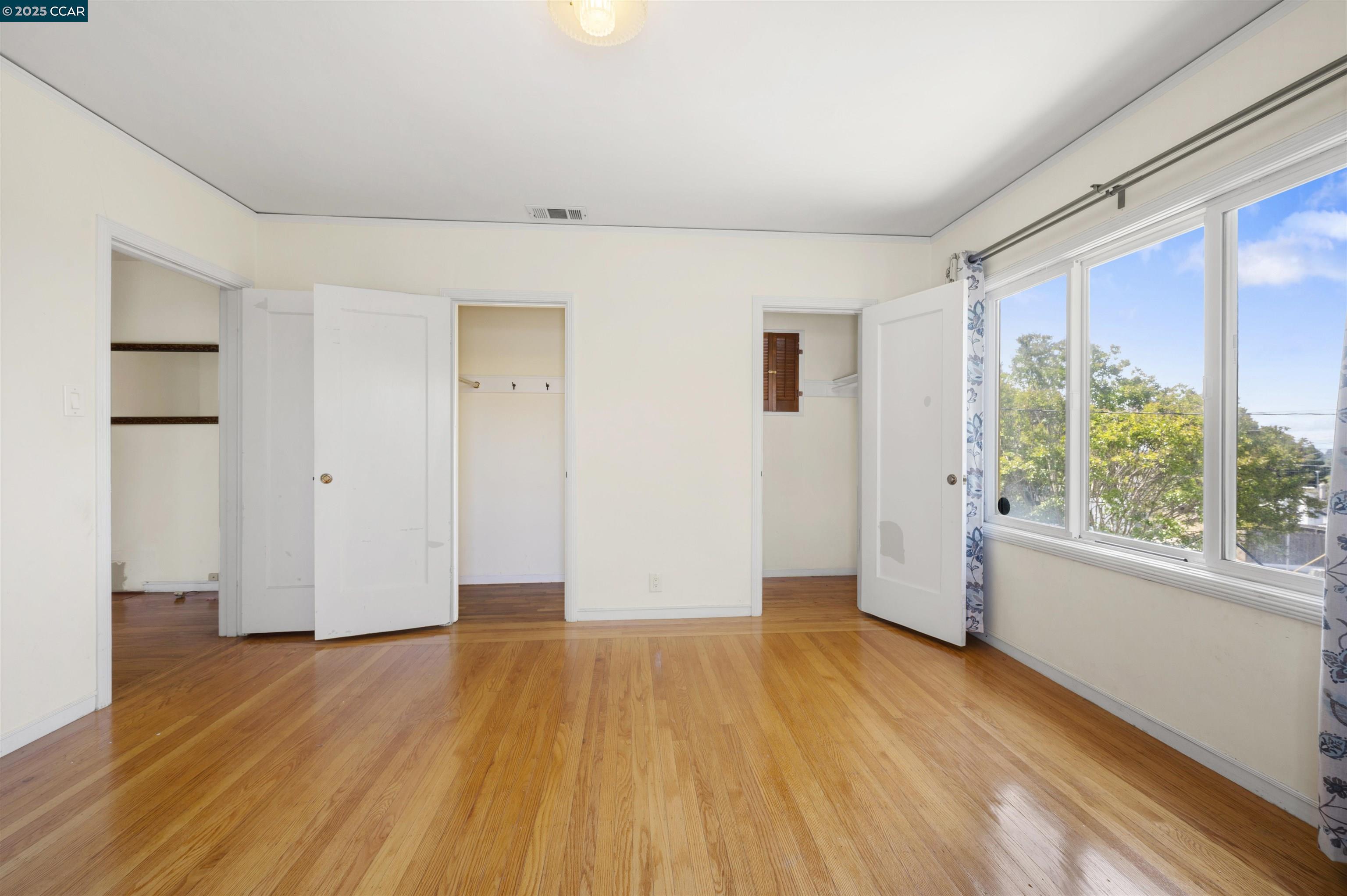 Detail Gallery Image 15 of 35 For 10536 Sheldon St, Oakland,  CA 94605 - 5 Beds | 2 Baths