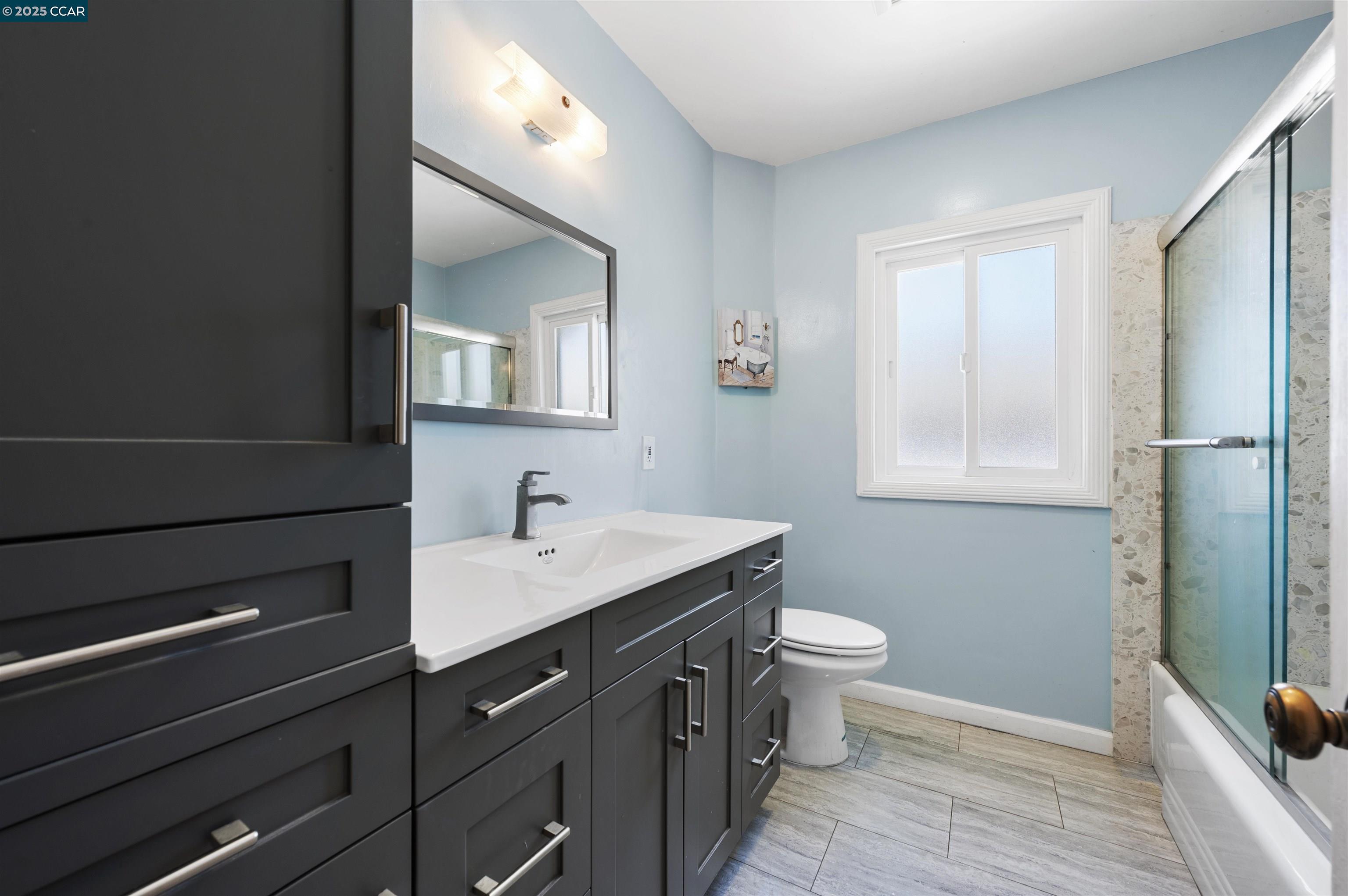 Detail Gallery Image 16 of 35 For 10536 Sheldon St, Oakland,  CA 94605 - 5 Beds | 2 Baths