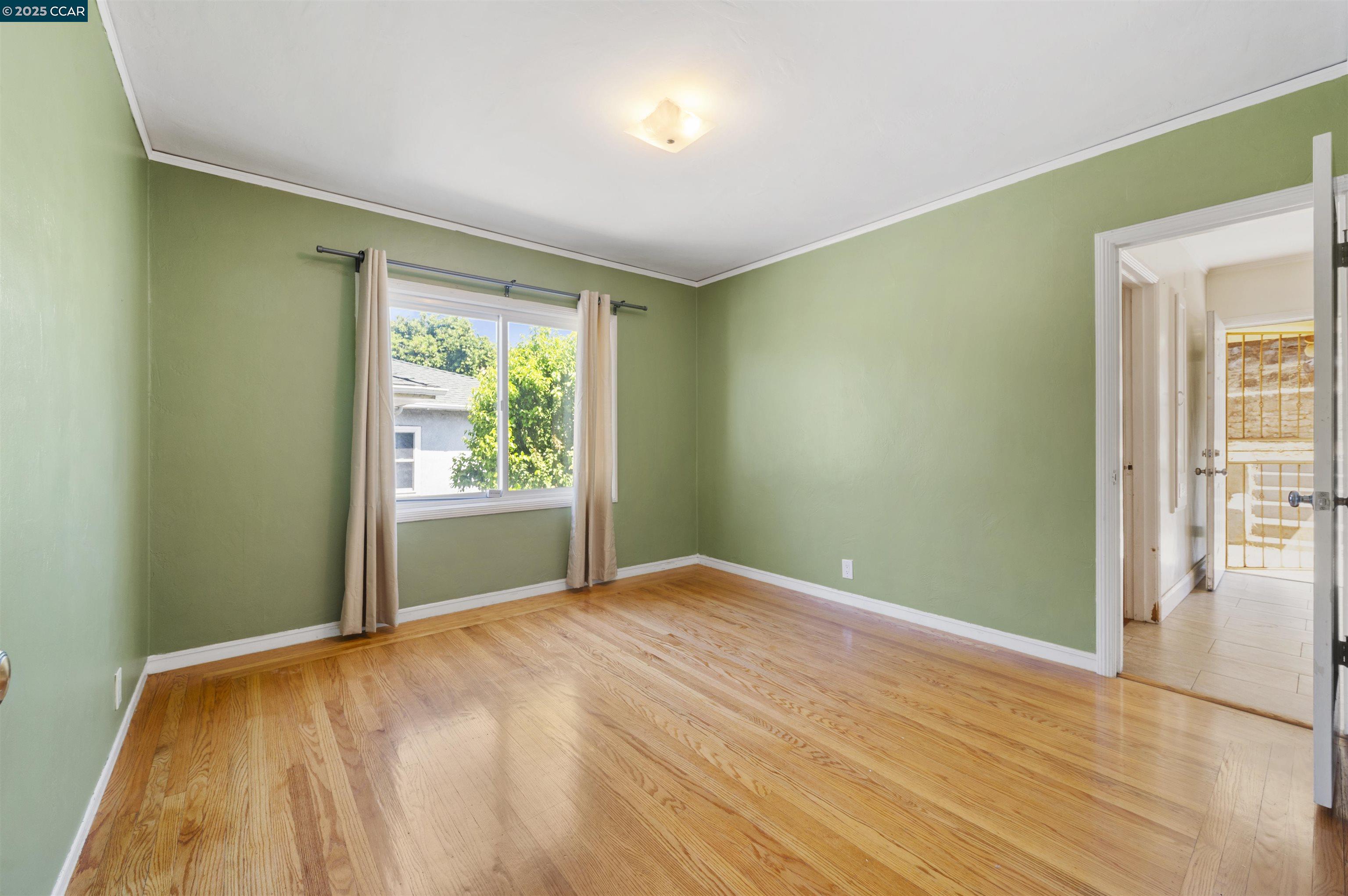 Detail Gallery Image 18 of 35 For 10536 Sheldon St, Oakland,  CA 94605 - 5 Beds | 2 Baths