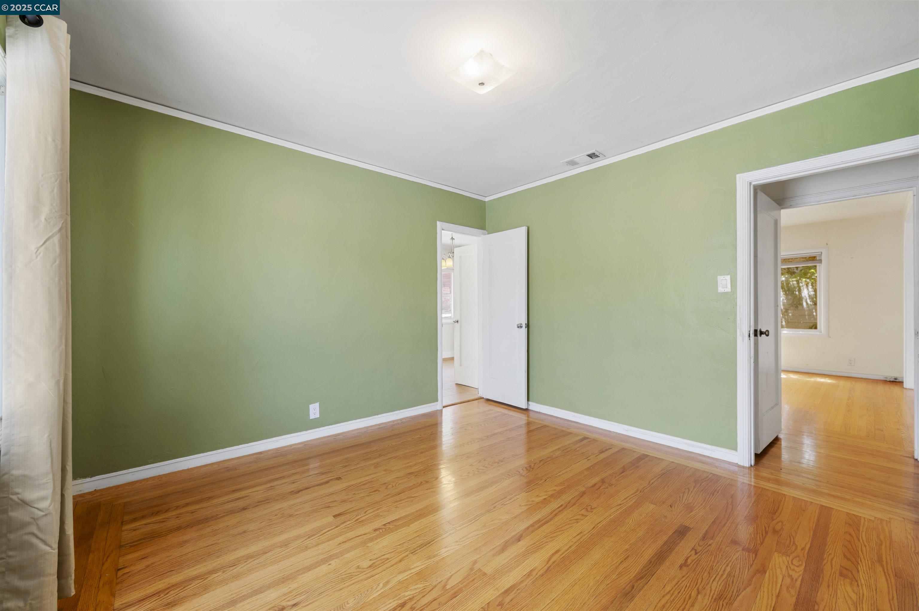 Detail Gallery Image 19 of 35 For 10536 Sheldon St, Oakland,  CA 94605 - 5 Beds | 2 Baths