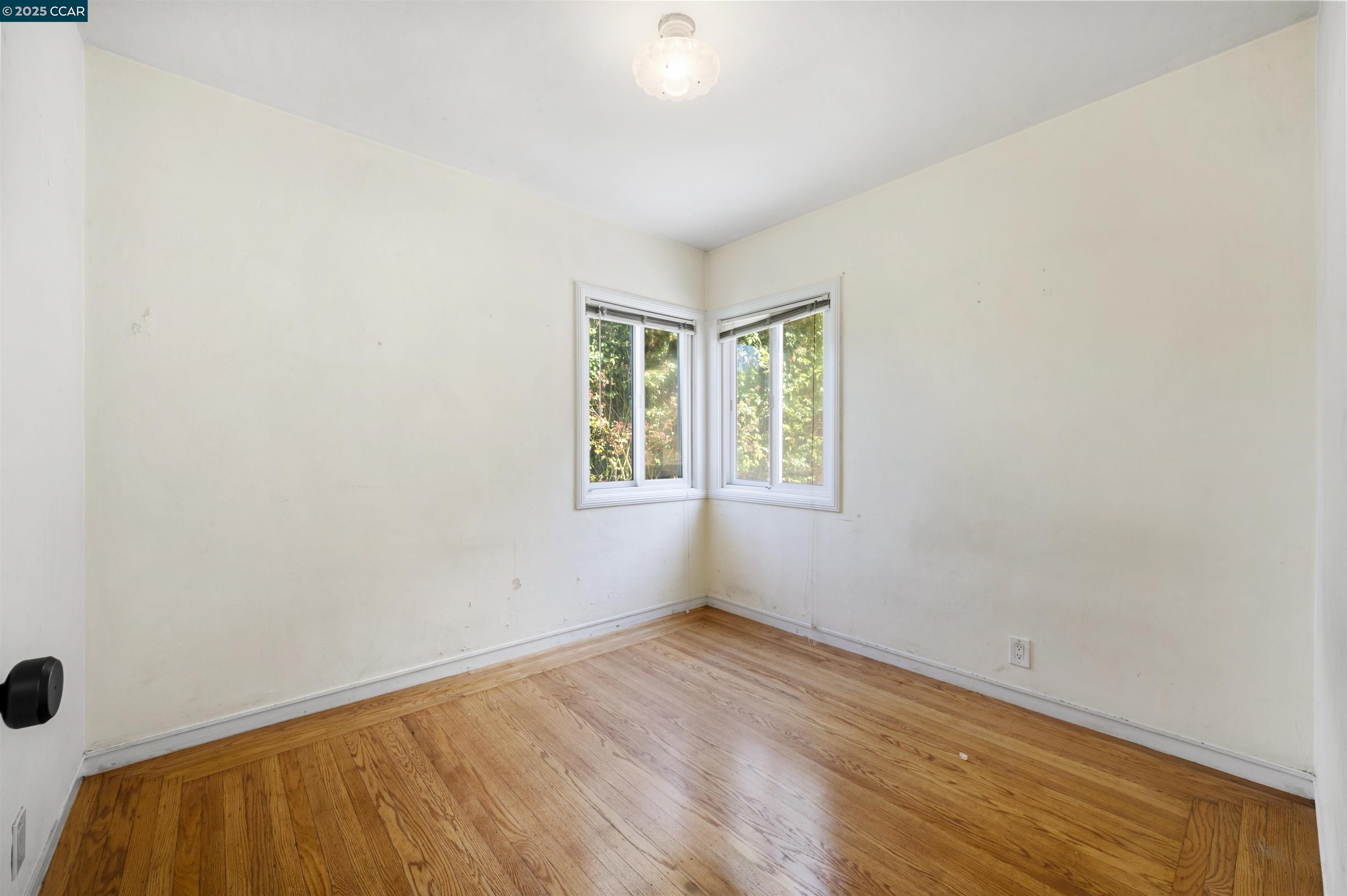 Detail Gallery Image 20 of 35 For 10536 Sheldon St, Oakland,  CA 94605 - 5 Beds | 2 Baths