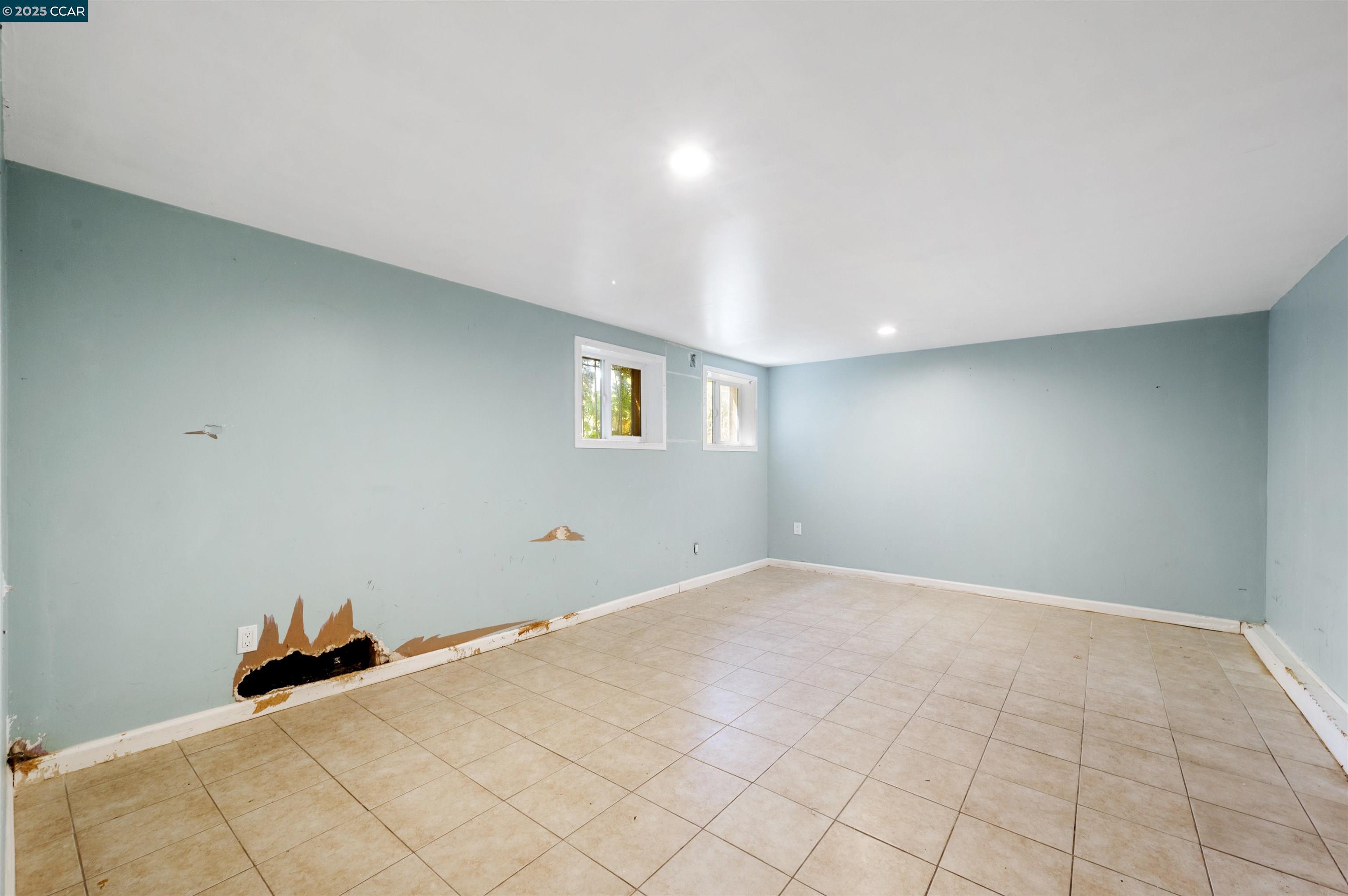 Detail Gallery Image 25 of 35 For 10536 Sheldon St, Oakland,  CA 94605 - 5 Beds | 2 Baths