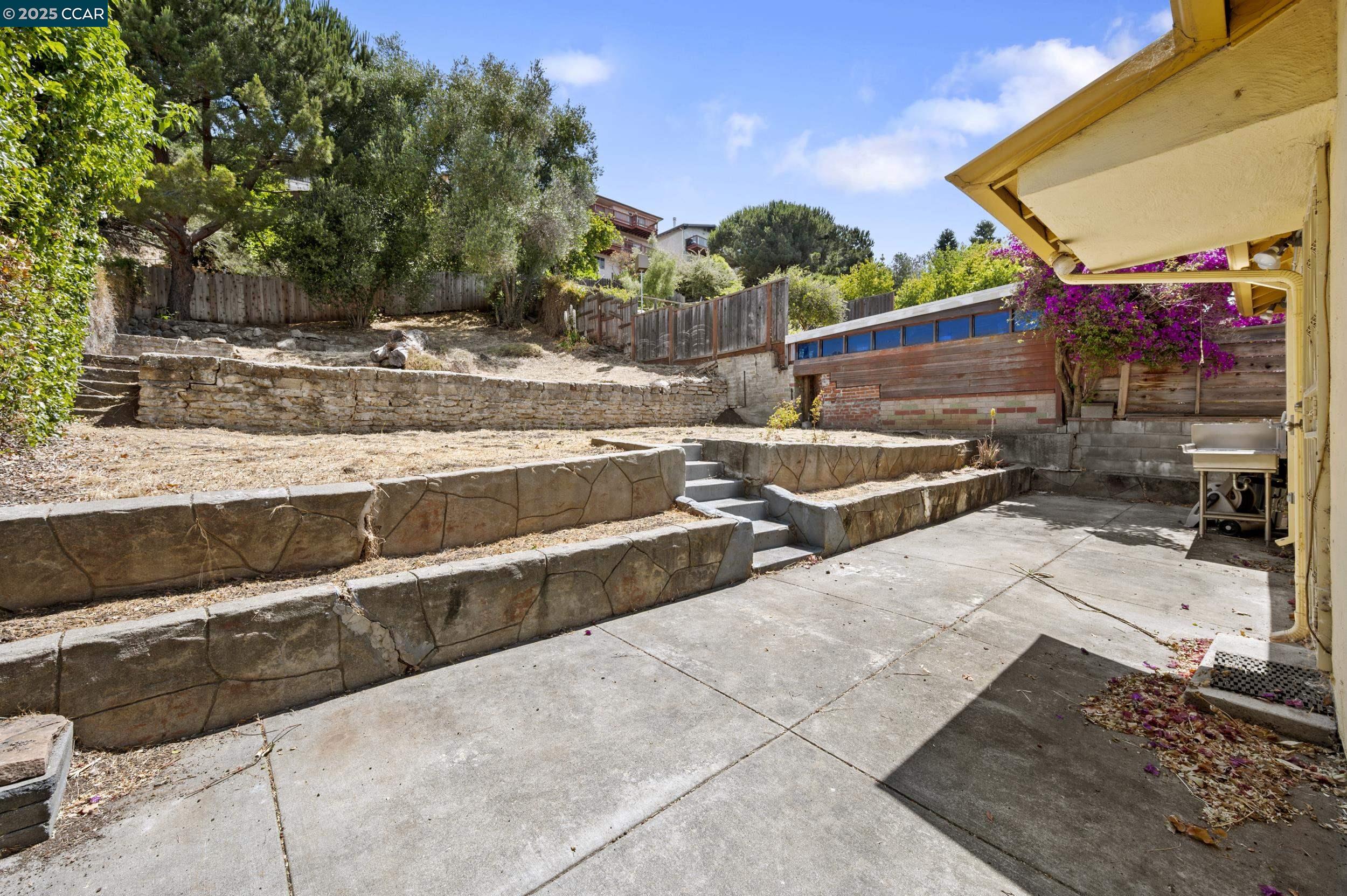 Detail Gallery Image 28 of 35 For 10536 Sheldon St, Oakland,  CA 94605 - 5 Beds | 2 Baths