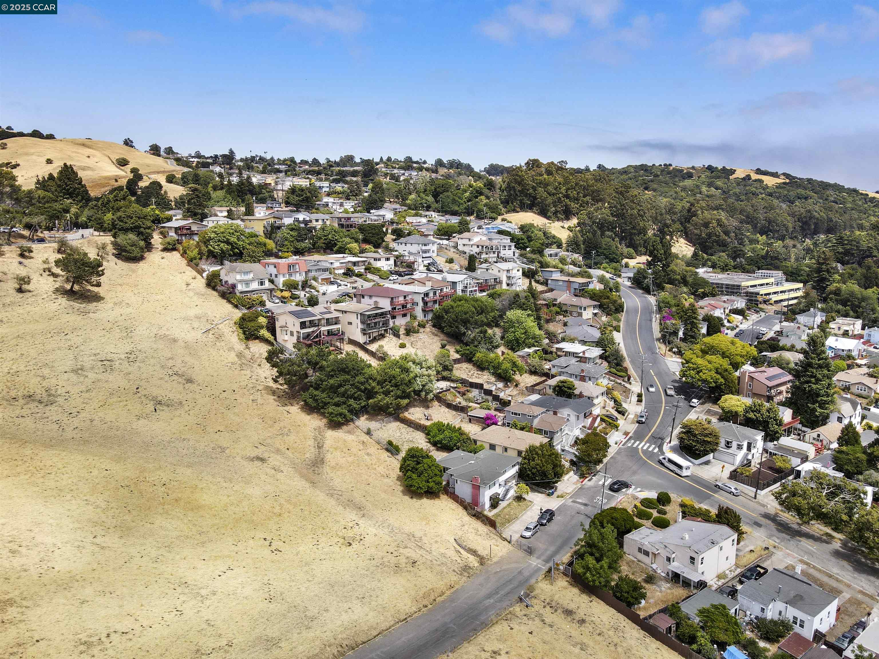 Detail Gallery Image 34 of 35 For 10536 Sheldon St, Oakland,  CA 94605 - 5 Beds | 2 Baths