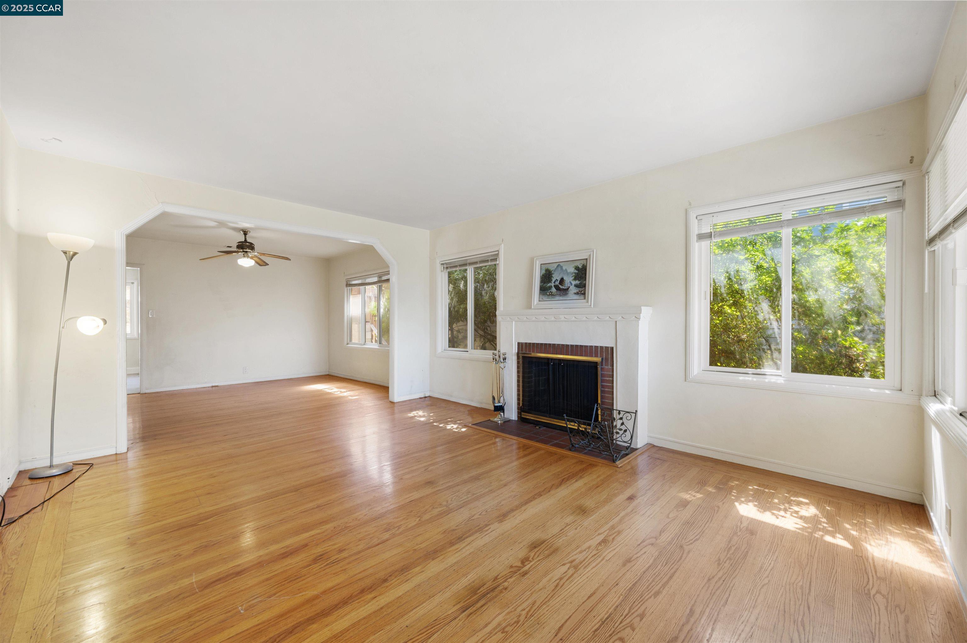 Detail Gallery Image 5 of 35 For 10536 Sheldon St, Oakland,  CA 94605 - 5 Beds | 2 Baths