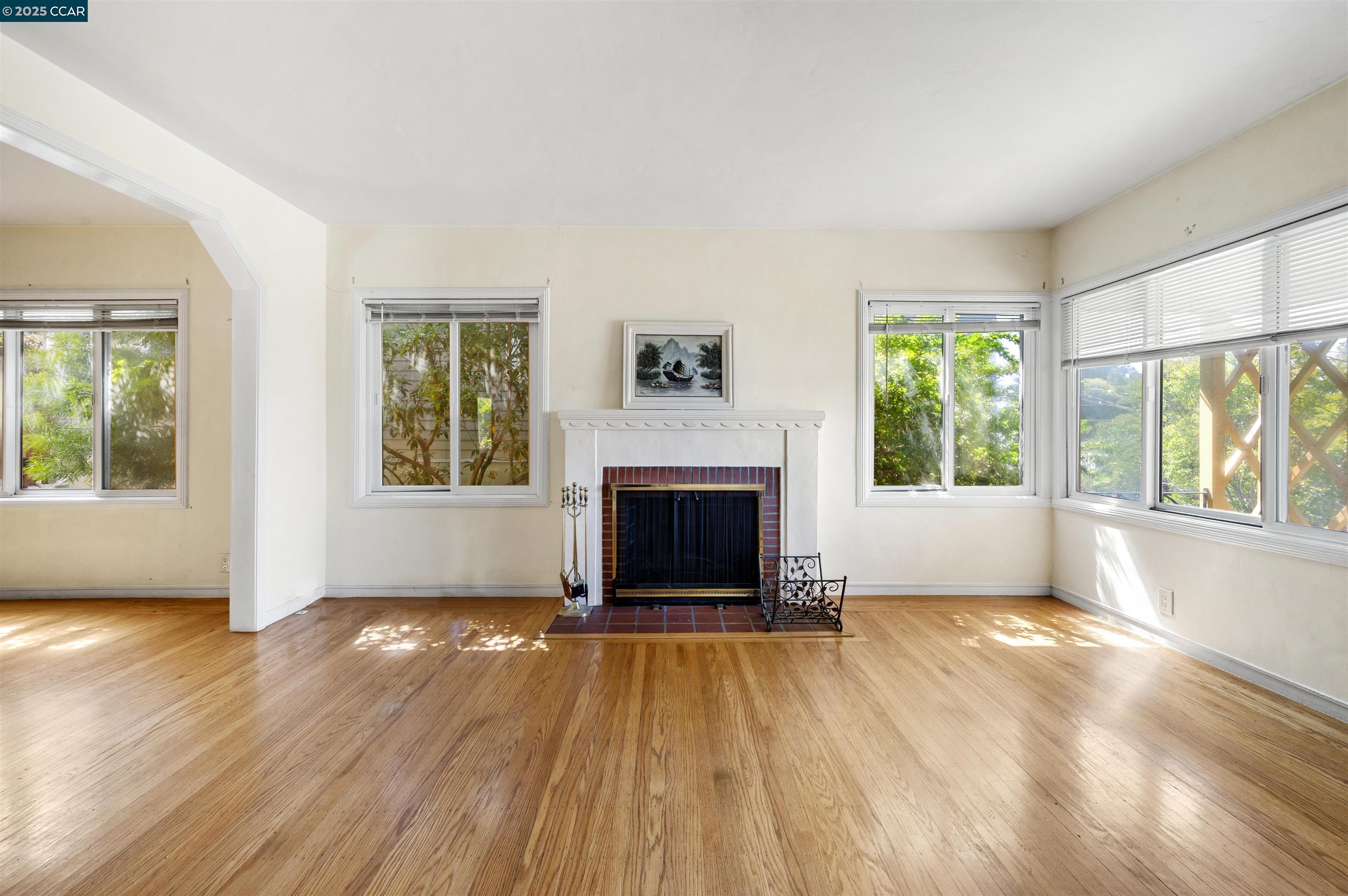 Detail Gallery Image 6 of 35 For 10536 Sheldon St, Oakland,  CA 94605 - 5 Beds | 2 Baths