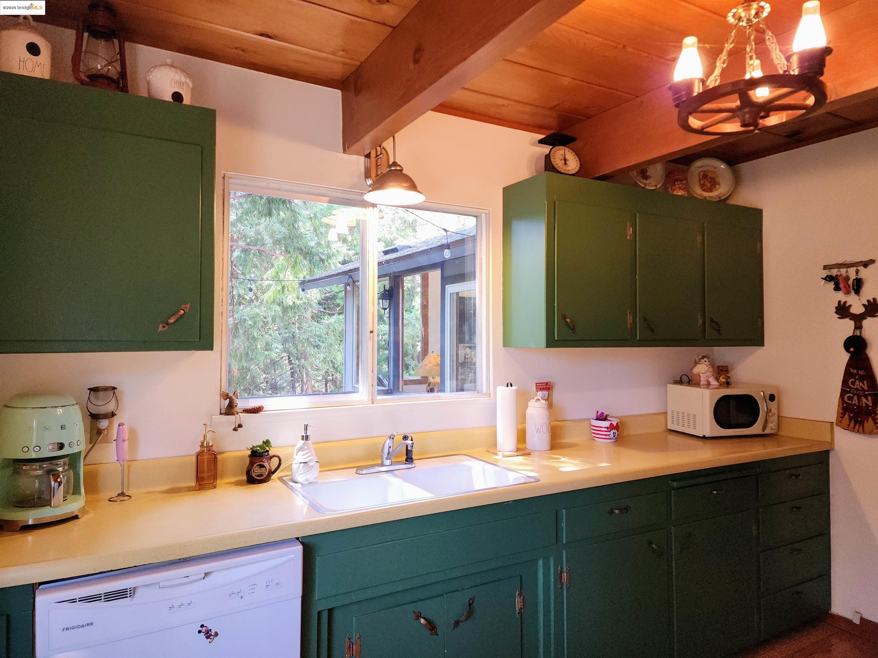Detail Gallery Image 12 of 39 For 24086 Lama Hisum Road, Mi Wuk Village,  CA 95346 - 3 Beds | 2/1 Baths