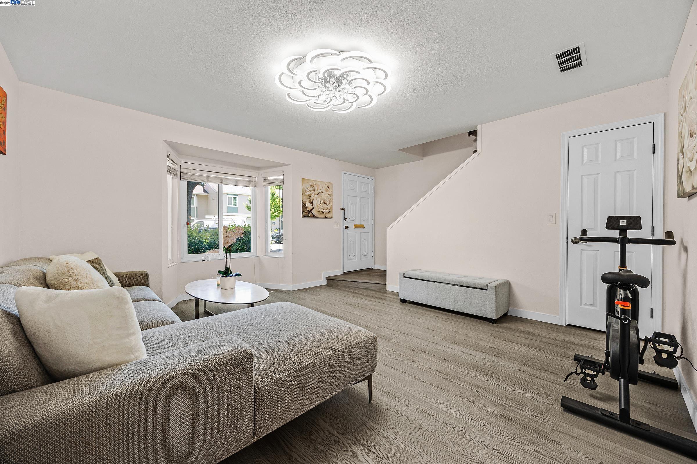 Photo #2: 41101221 Listing 