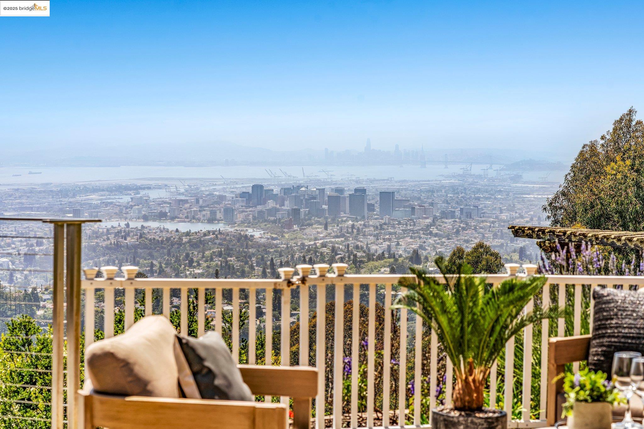 Thumbnail for 25 Holyrood Manor, Oakland, CA 94611