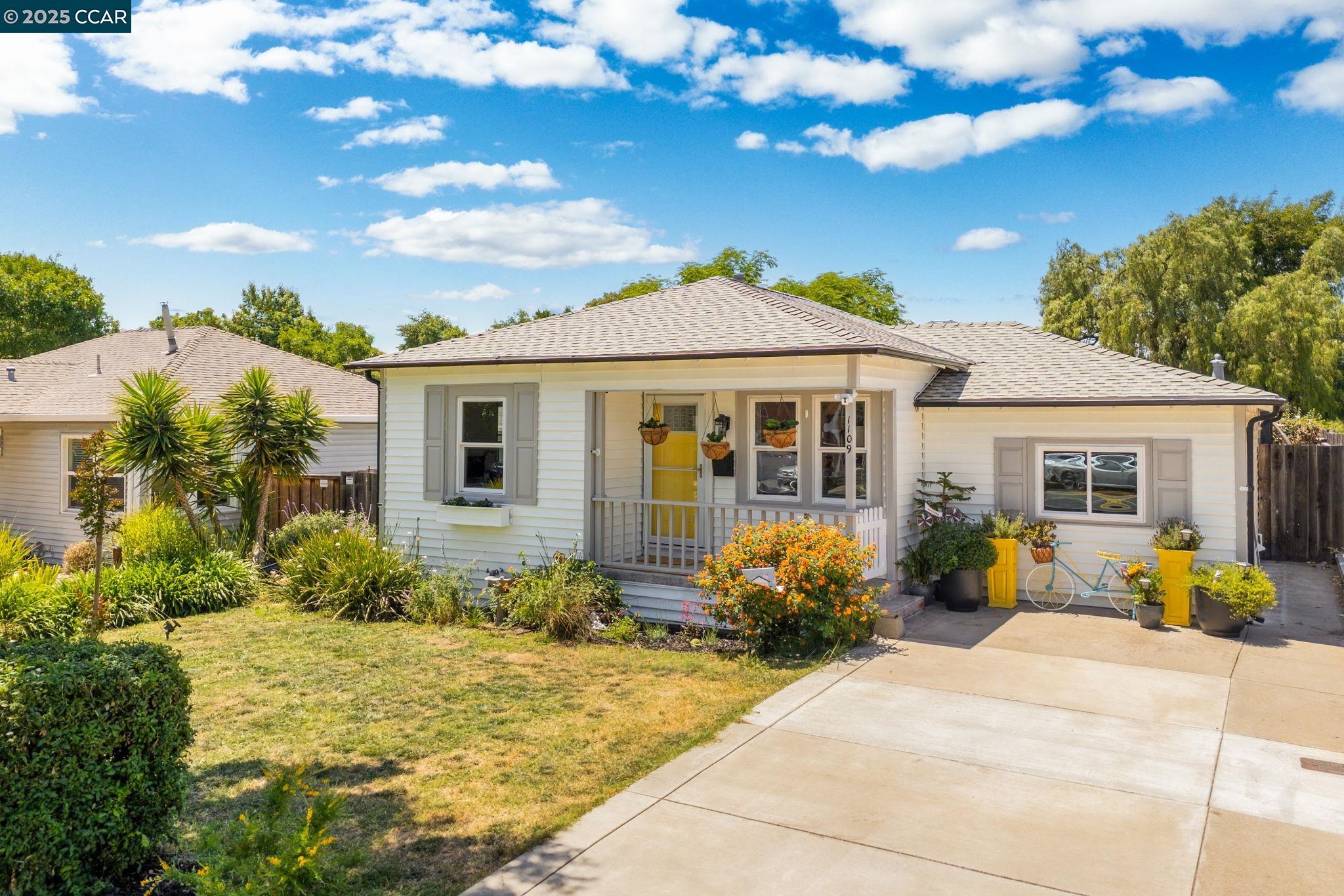 Detail Gallery Image 1 of 1 For 1109 E 5th St, Benicia,  CA 94510 - 3 Beds | 2 Baths