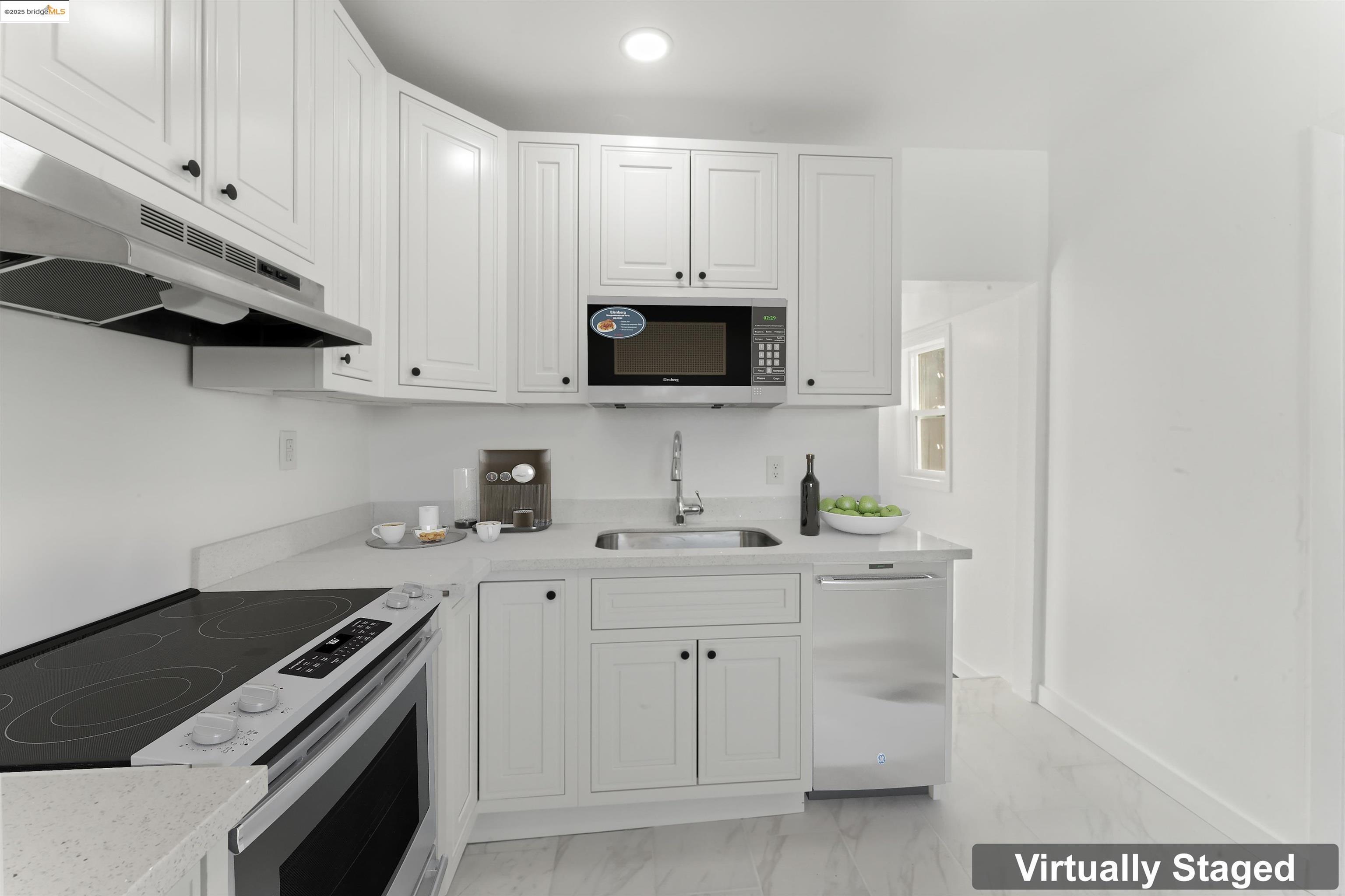 Detail Gallery Image 2 of 22 For 1213 Egbert Avenue, San Francisco,  CA 94124 - 3 Beds | 1 Baths